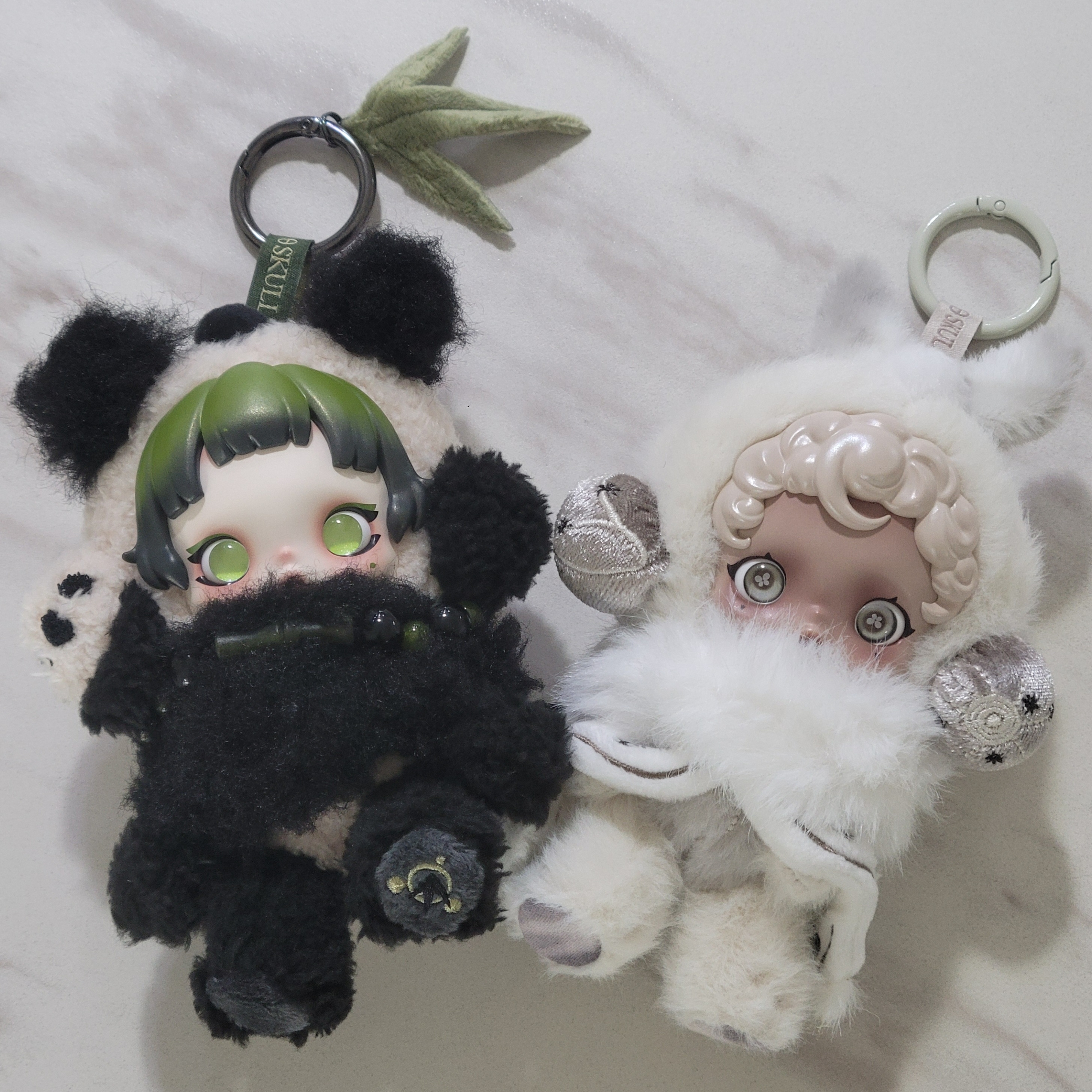 Pop Mart Skullpanda L’Impressionnisme Series Plush Doll Mist (Opened Case), Pop Mart Skullpanda Lazy Panda Plush Doll Pendant 착용 스타일 - 1