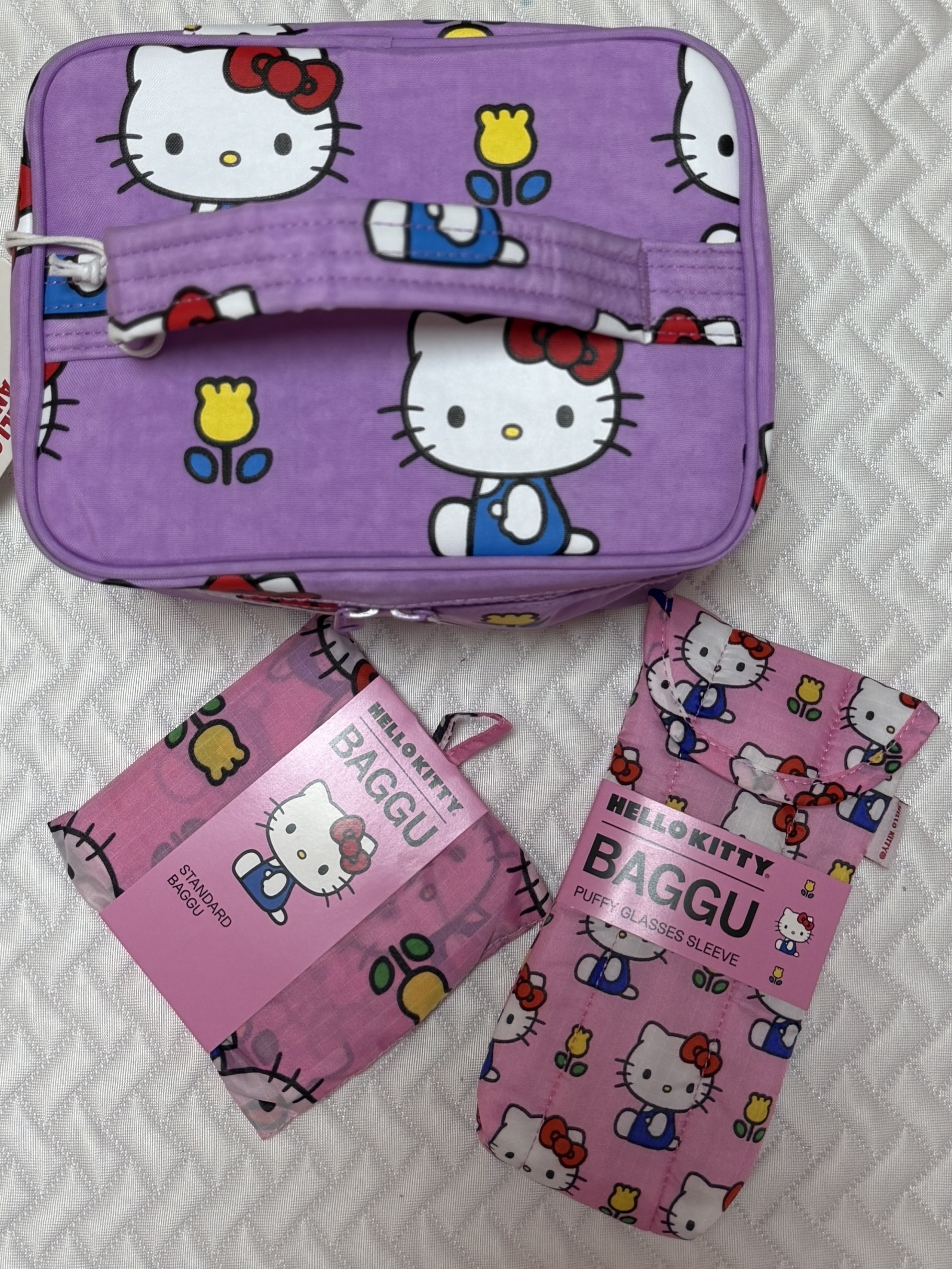 Baggu x Sanrio Large Cosmetic Case Hello Kitty Pink, Baggu x Sanrio Puffy Glasses Sleeve Hello Kitty Pink 착용 스타일 - 2