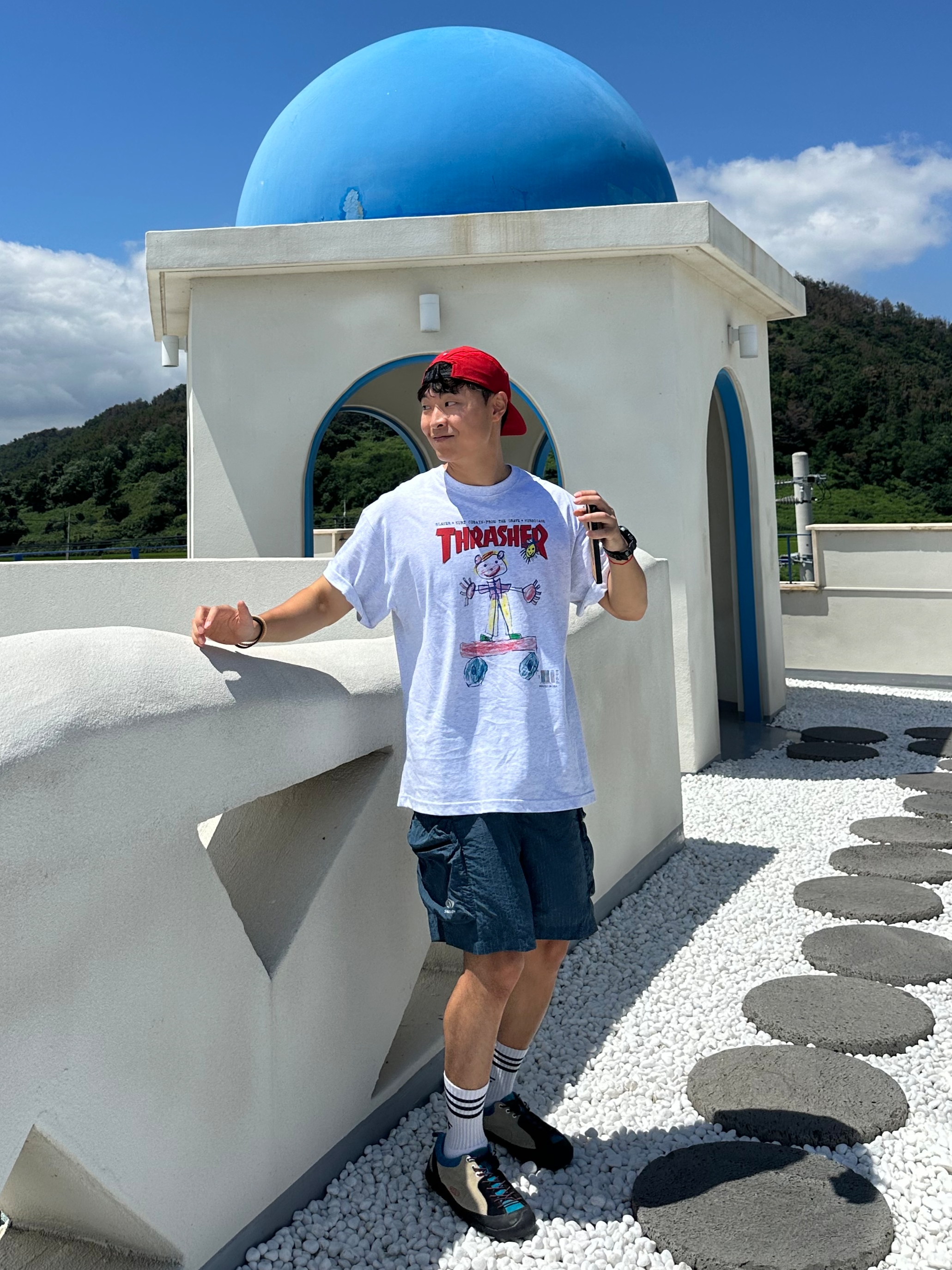 Salomon Pinnacle 6 Inch Cargo Shorts Bright Charcoal, THRASHER Kids Sketch Short Sleeve T-Shirt Light Gray 착용 스타일 - 1