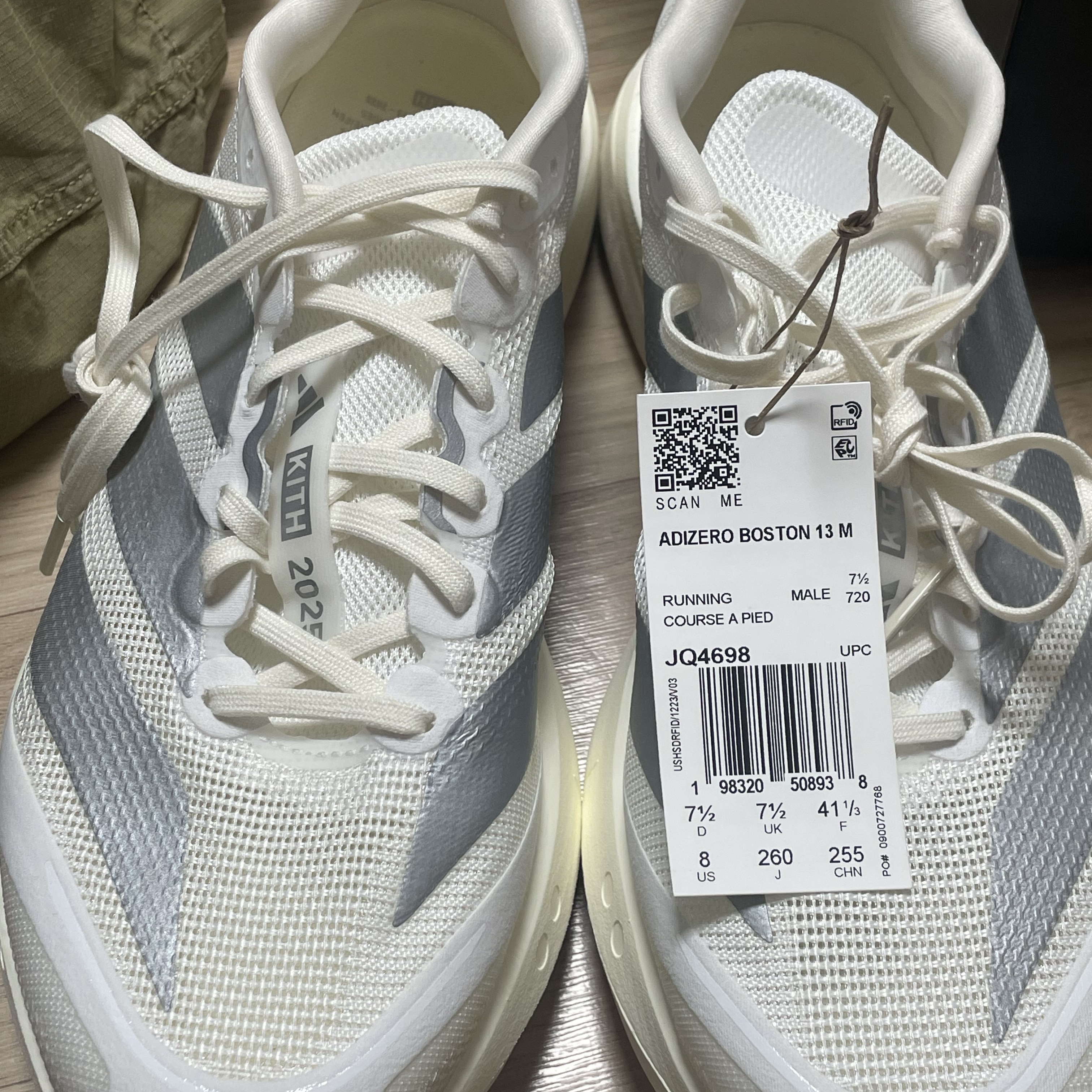 Adidas x Kith Adizero Boston 13 White Silver Metallic 착용 스타일 - 3