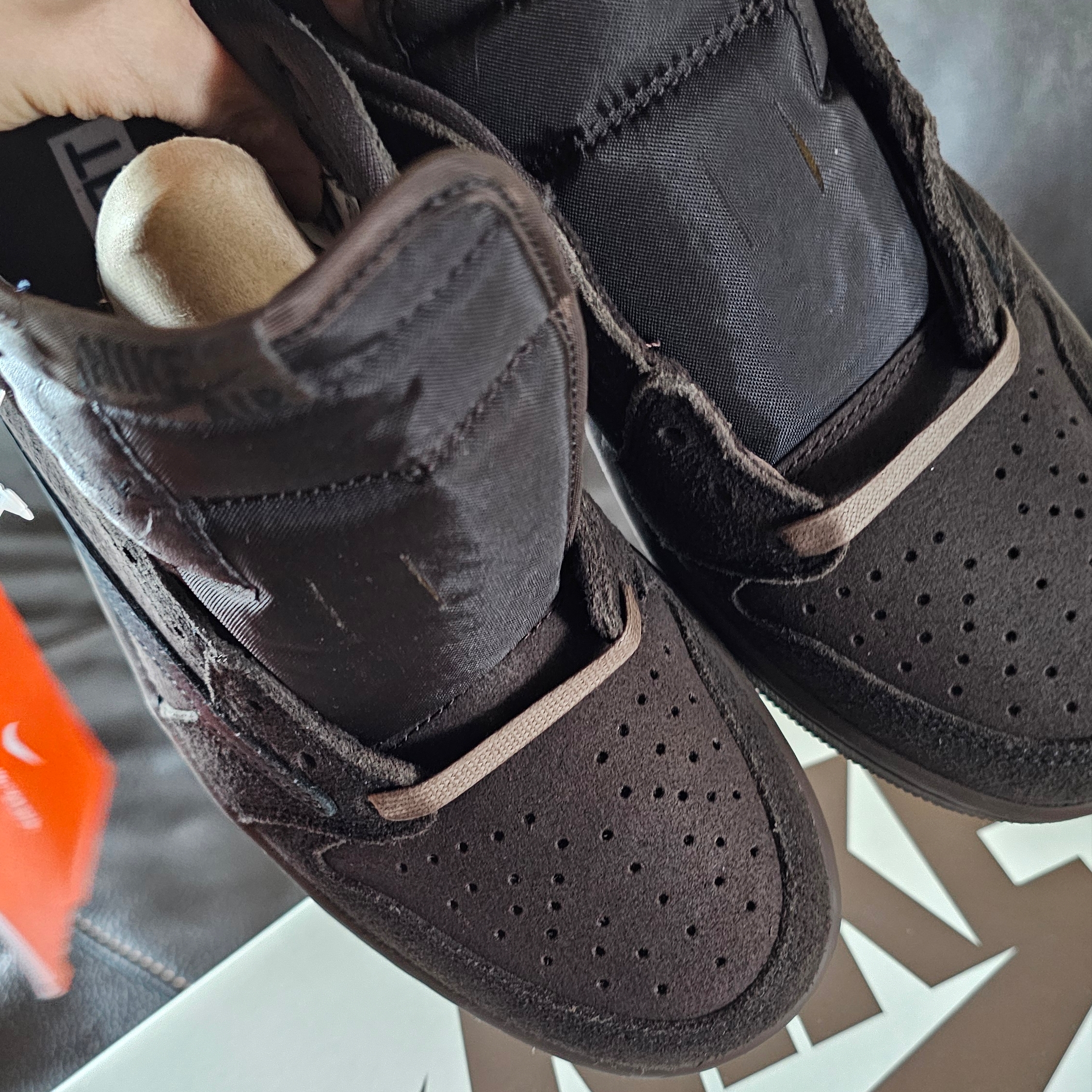 Jordan 1 x Travis Scott Retro Low OG SP Velvet Brown and Dark Mocha 착용 스타일