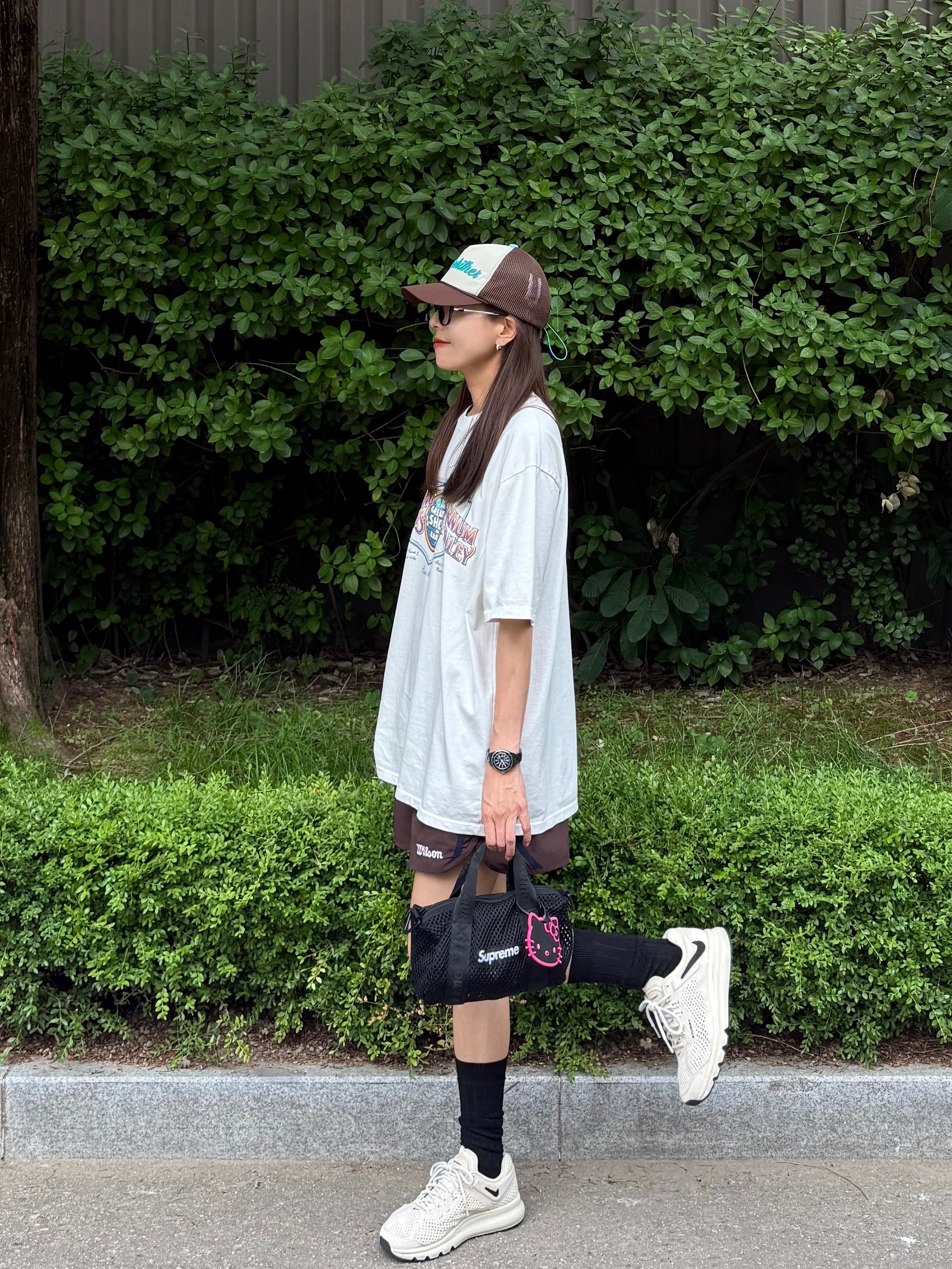 [KREAM 단독] runwhither Trucker Cap Blue Brown, Chanel J12 Watch 33mm Quartz Black 착용 스타일 - 3