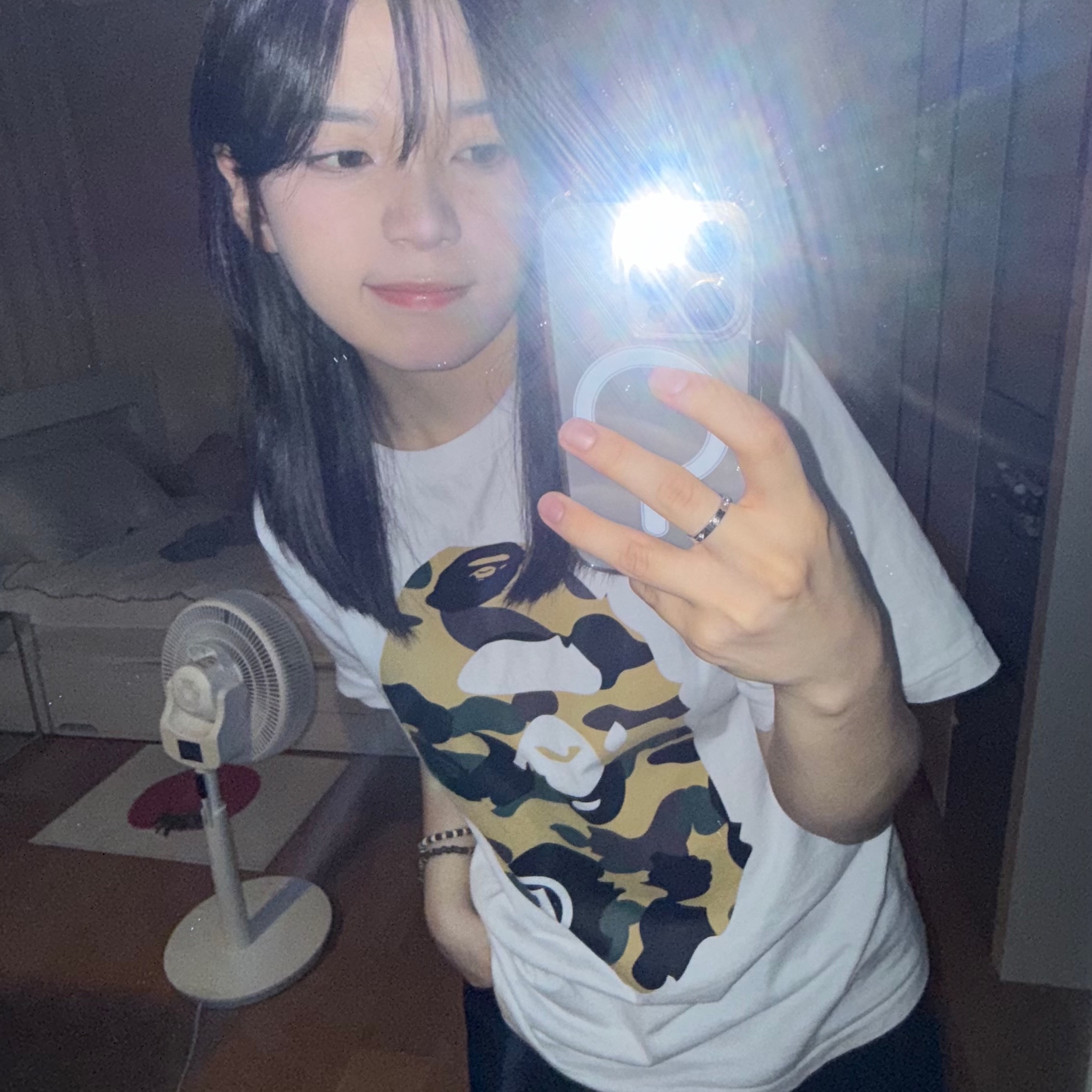 BAPE 1st Camo Big Ape Head T-Shirt White 착용 스타일 - 1