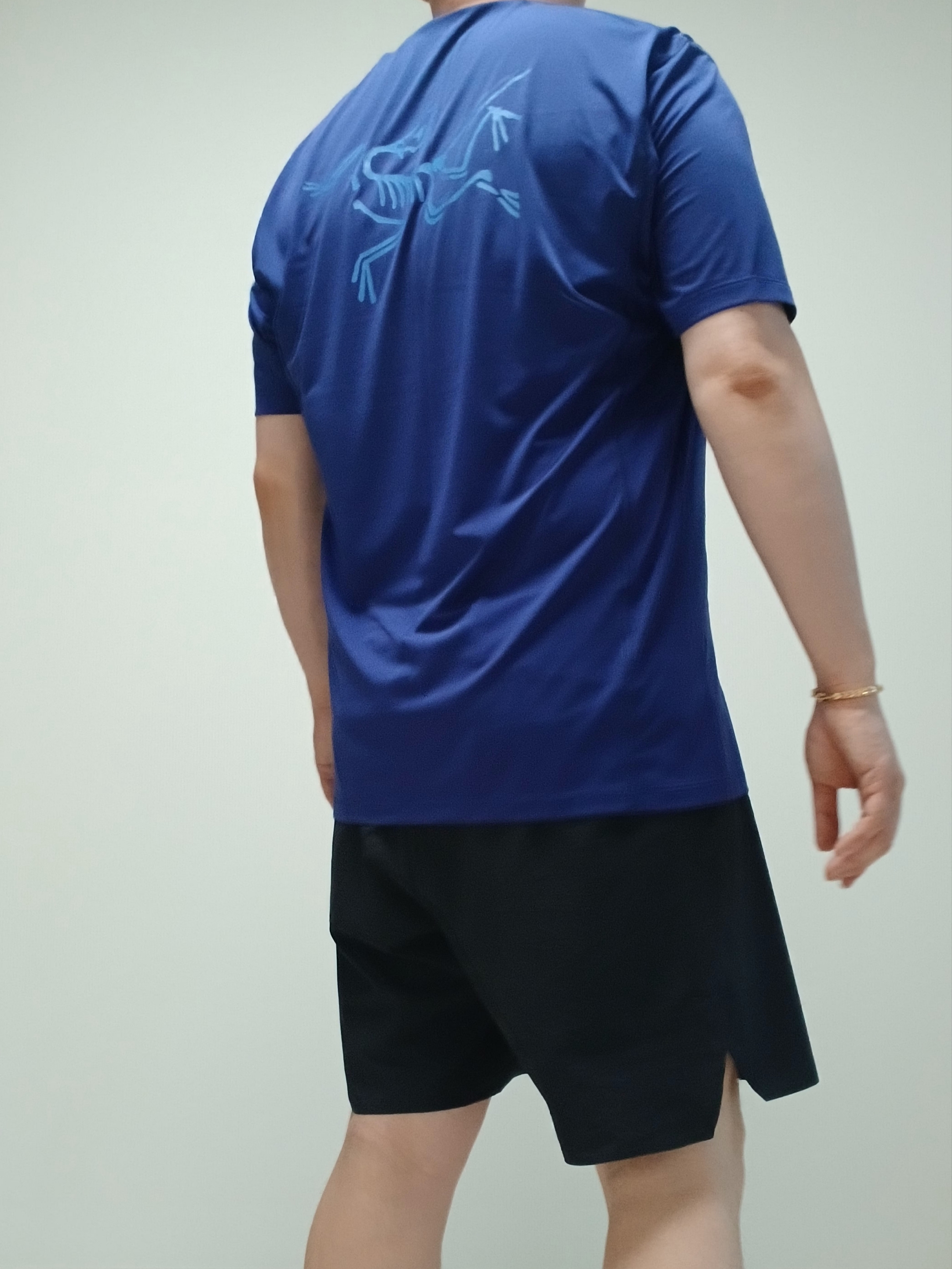 Arc'teryx Motus Arcword Crew SS T-Shirt Soulsonic Heather, Arc'teryx Norvan Shorts 7 Inch Black 착용 스타일 - 2