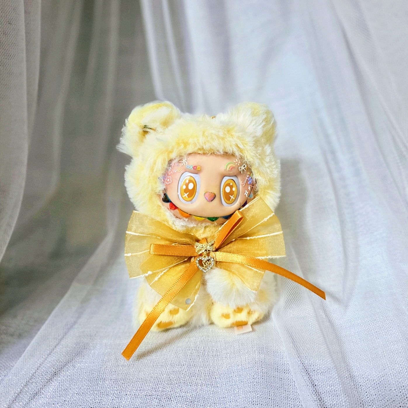 Pop Mart Hacipupu Gummy Bear Series Vinyl Plush Pendant Pineapple Flavor (Opened Case) 착용 스타일