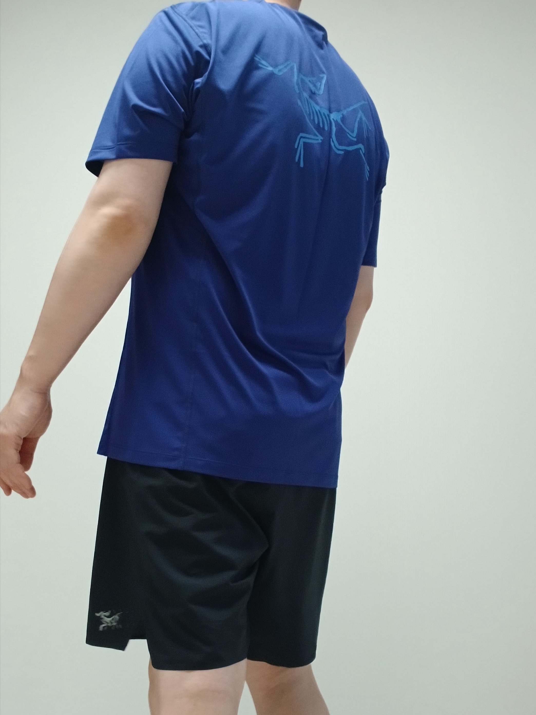Arc'teryx Motus Arcword Crew SS T-Shirt Soulsonic Heather, Arc'teryx Norvan Shorts 7 Inch Black 착용 스타일 - 1