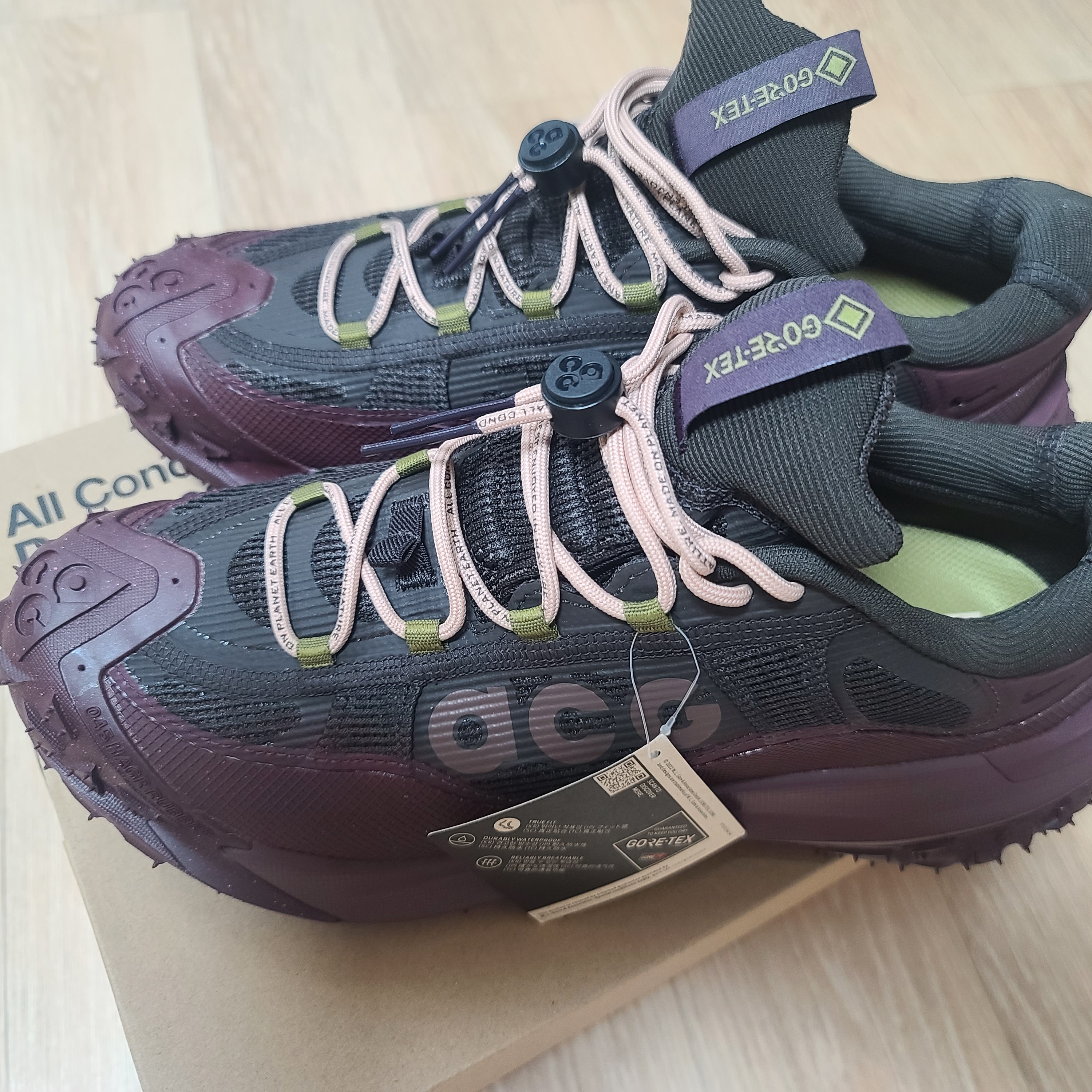 Nike ACG Mountain Fly 2 Low Gore-Tex Burgundy Crush and Velvet Brown 착용 스타일
