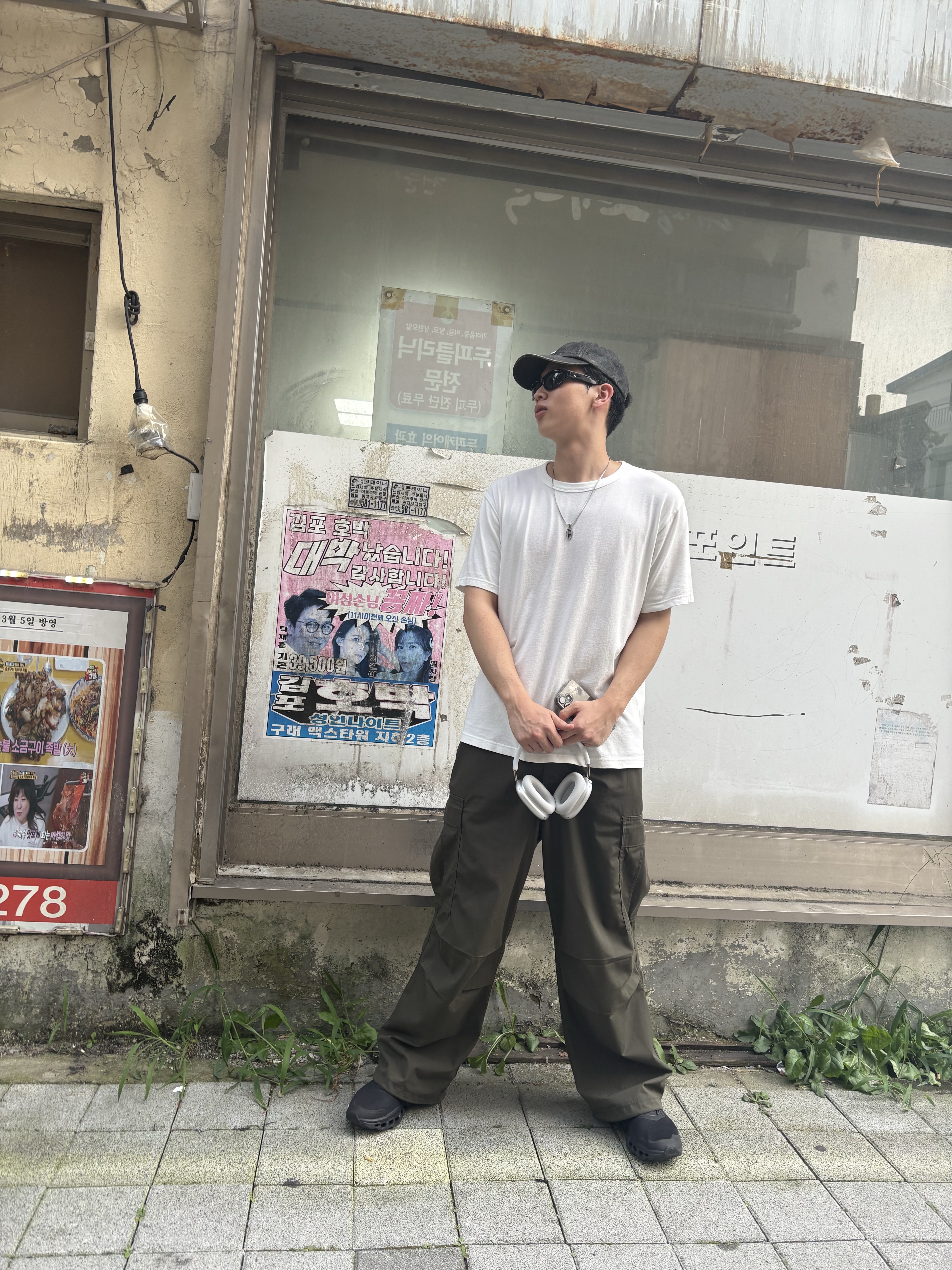 On Running Cloudmonster Void Black, Supreme Kevlar Denim S Logo 6-Panel Black - 22SS 착용 스타일 - 1