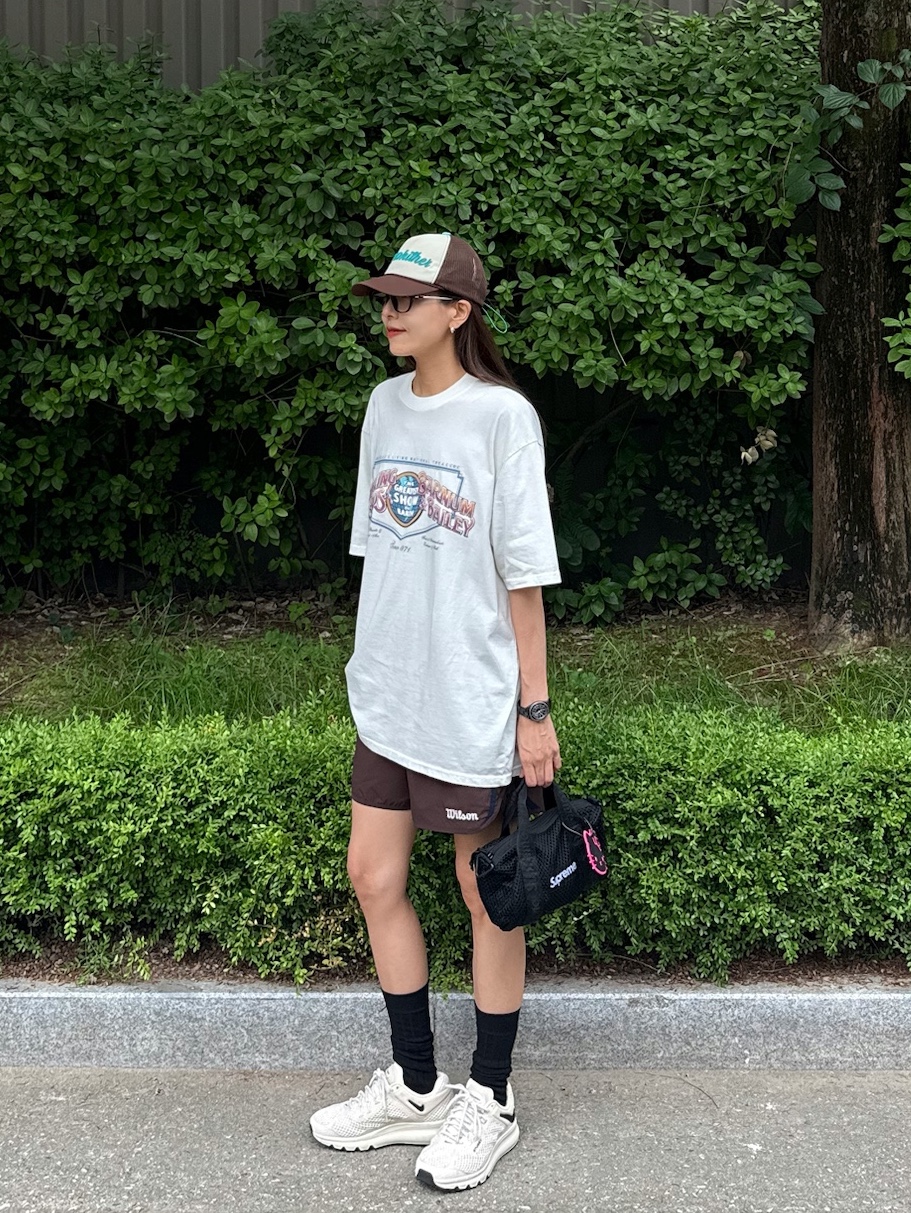 [KREAM 단독] runwhither Trucker Cap Blue Brown, Chanel J12 Watch 33mm Quartz Black 착용 스타일 - 1