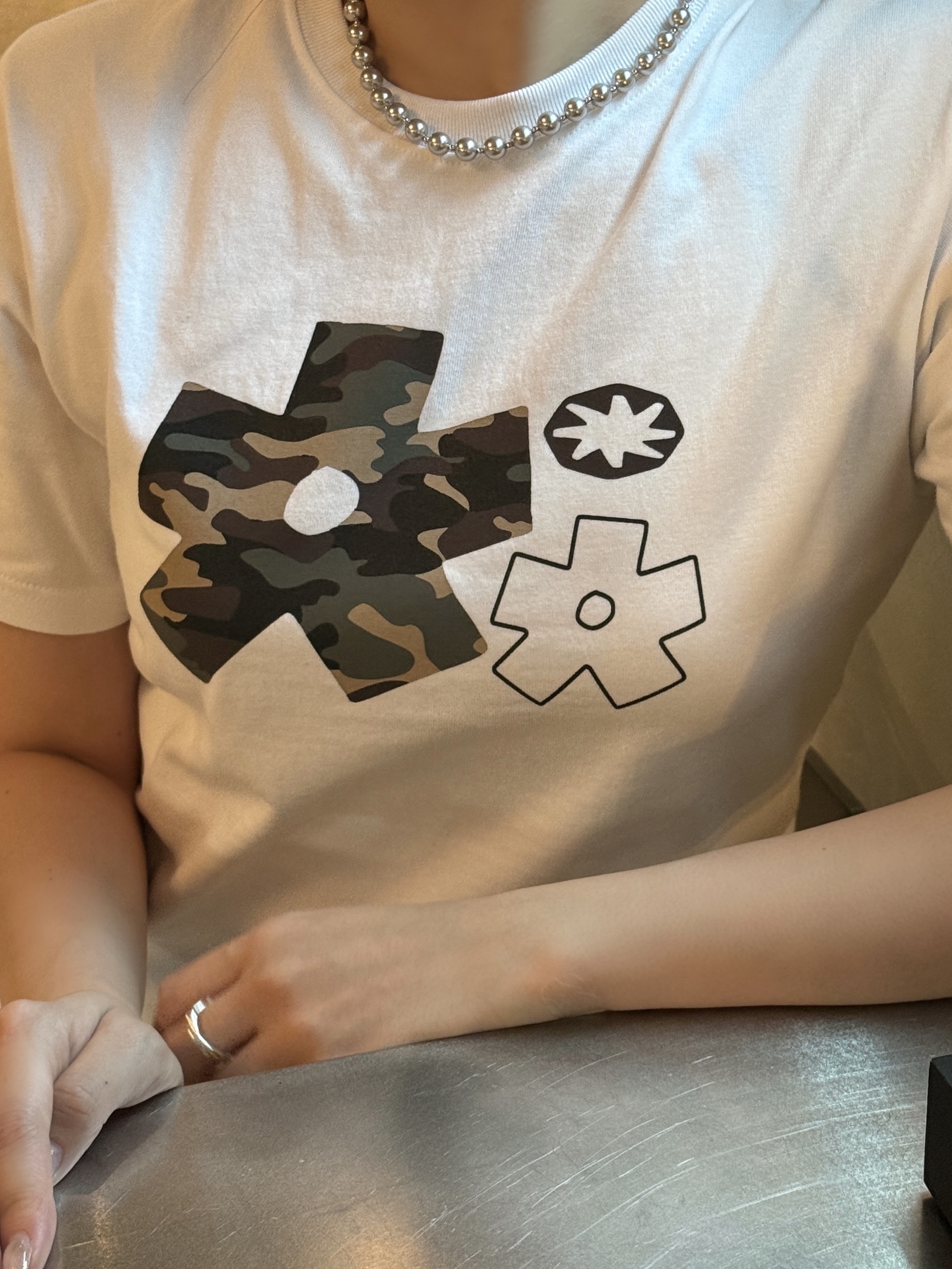 SLOW RECORD HOUSE Camo Bloom Star T-Shirt White 착용 스타일 - 8