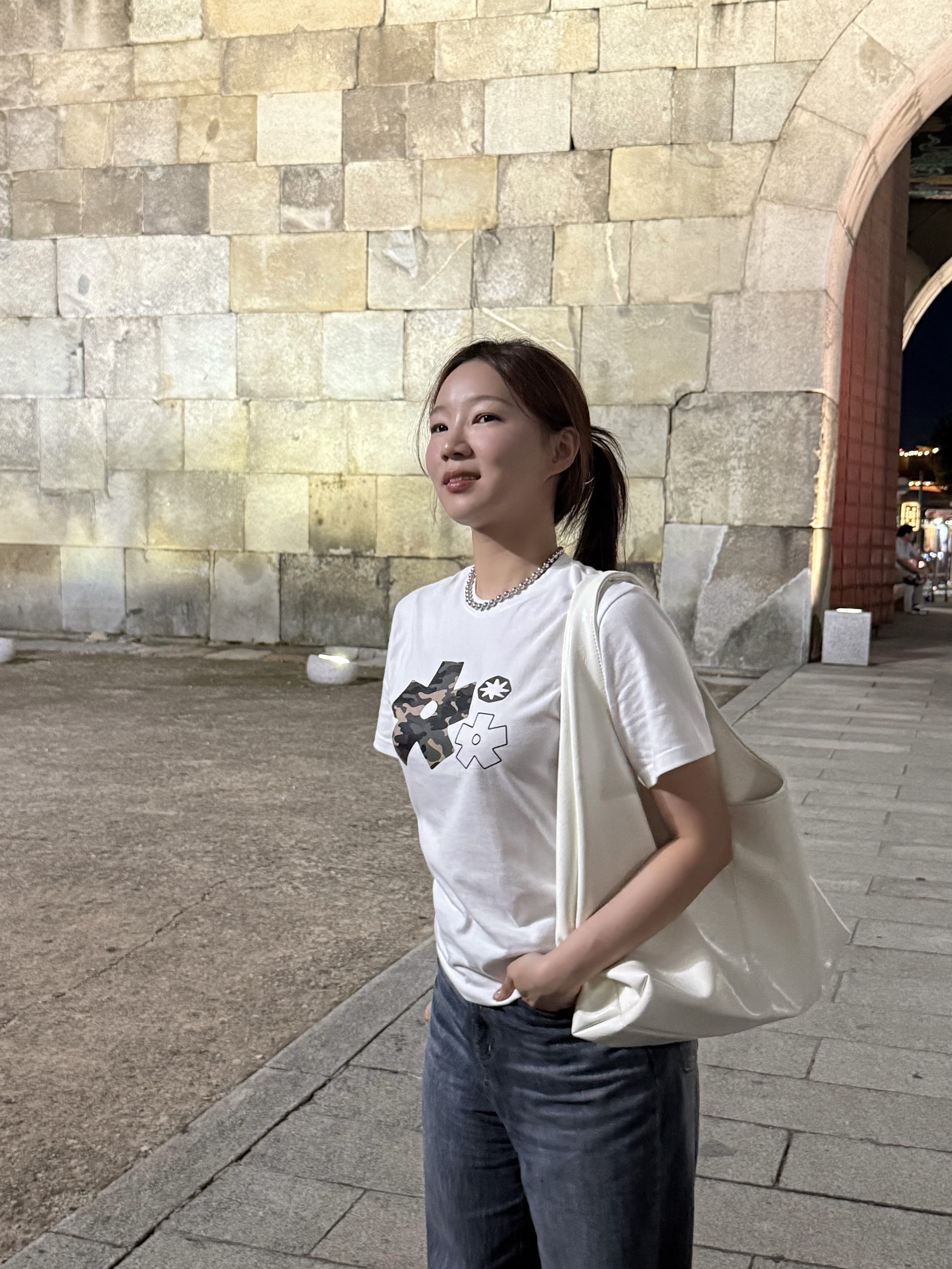 SLOW RECORD HOUSE Camo Bloom Star T-Shirt White 착용 스타일 - 3