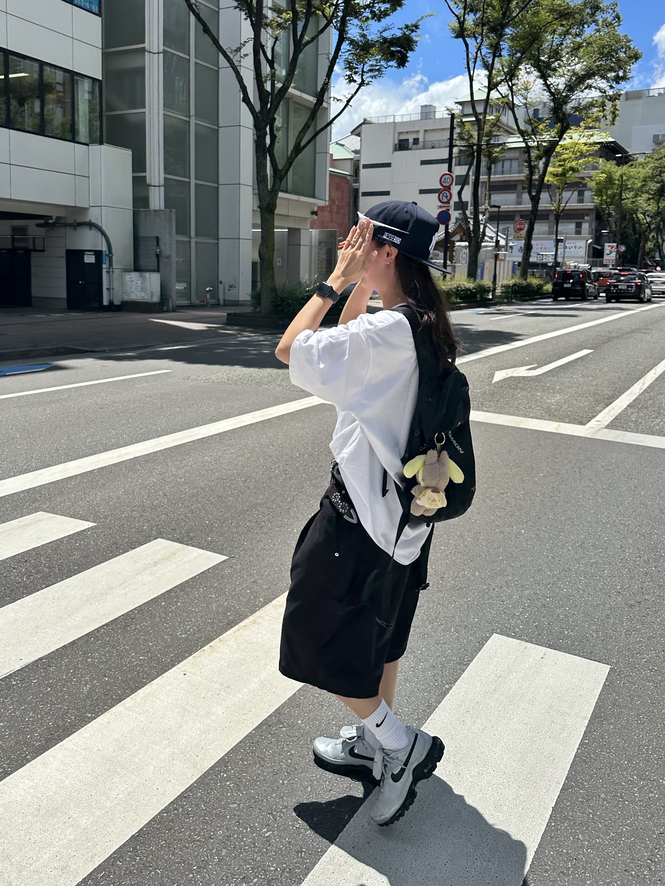 Nike Air Max Plus TNPO Wolf Grey and Black, Supreme Announcing T-Shirt White - 25SS 착용 스타일 - 3