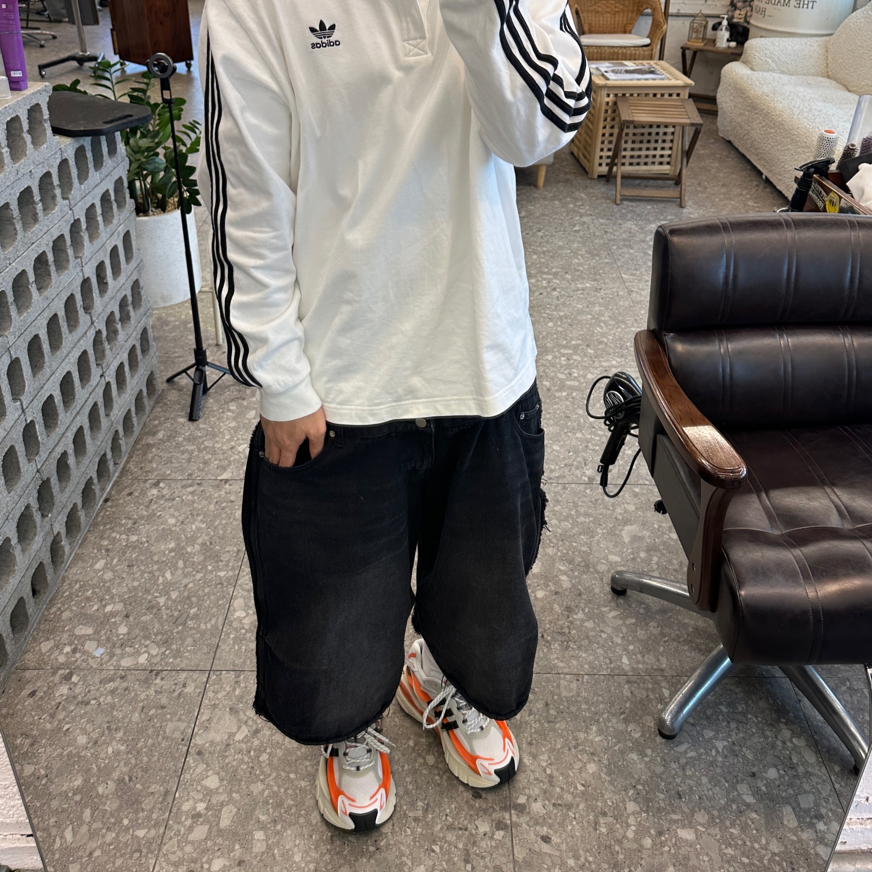 Adidas x Pharrell Williams Adistar Jellyfish Focus Olive Core Black 착용 스타일 - 2