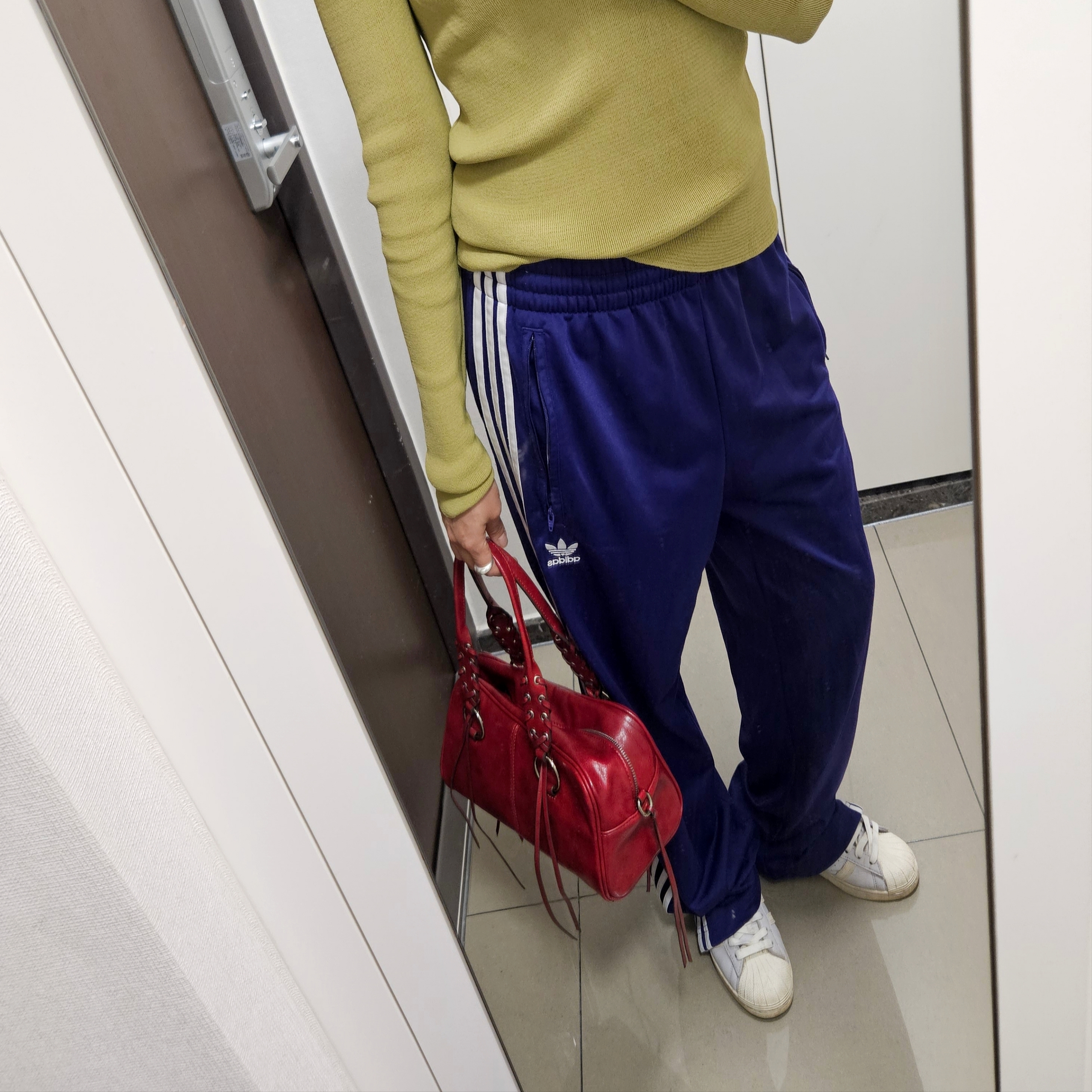 Adidas Superstar Off White Blue 착용 스타일 - 4