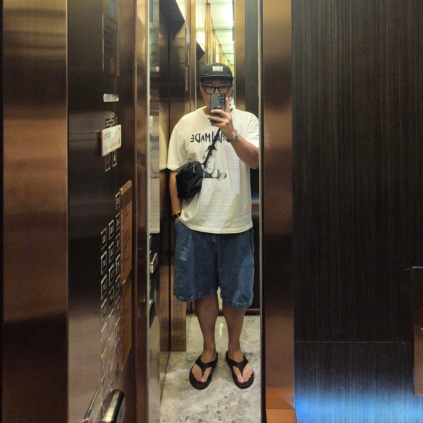 Human Made Graphic T-Shirt #16 White, Oofos OOriginal Black 착용 스타일 - 1