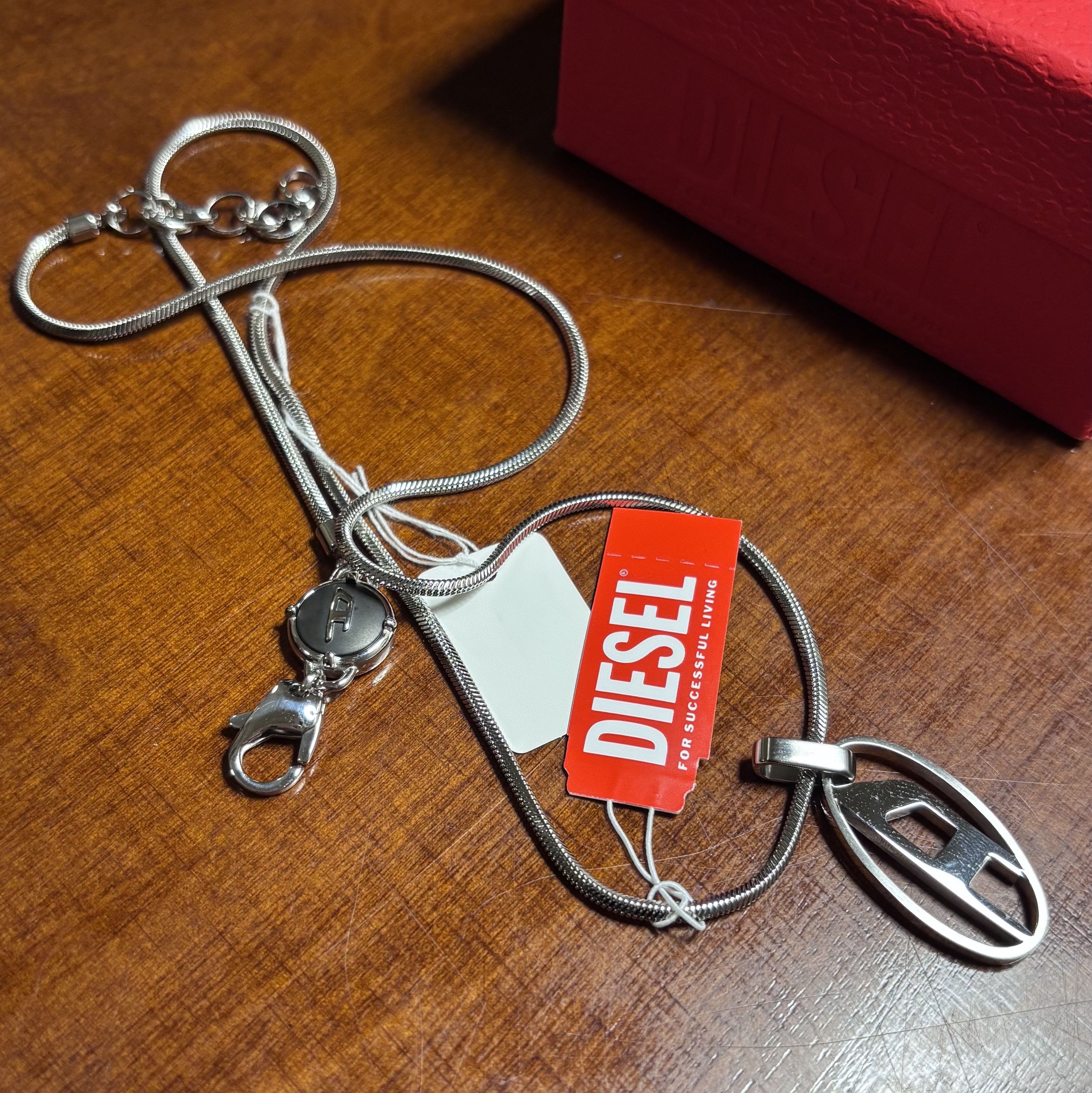Diesel Dx1342 Stainless Steel Pendant Necklace Silver 착용 스타일 - 3