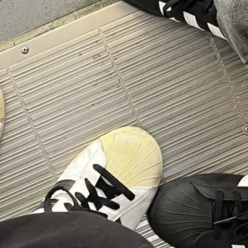 Adidas Superstar Core Black White, Adidas Superstar Premium White Black 착용 스타일 - 2