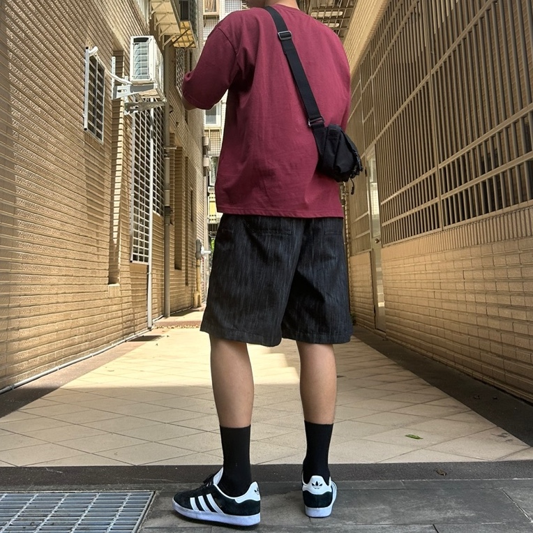 Adidas Gazelle Core Black White 착용 스타일 - 1