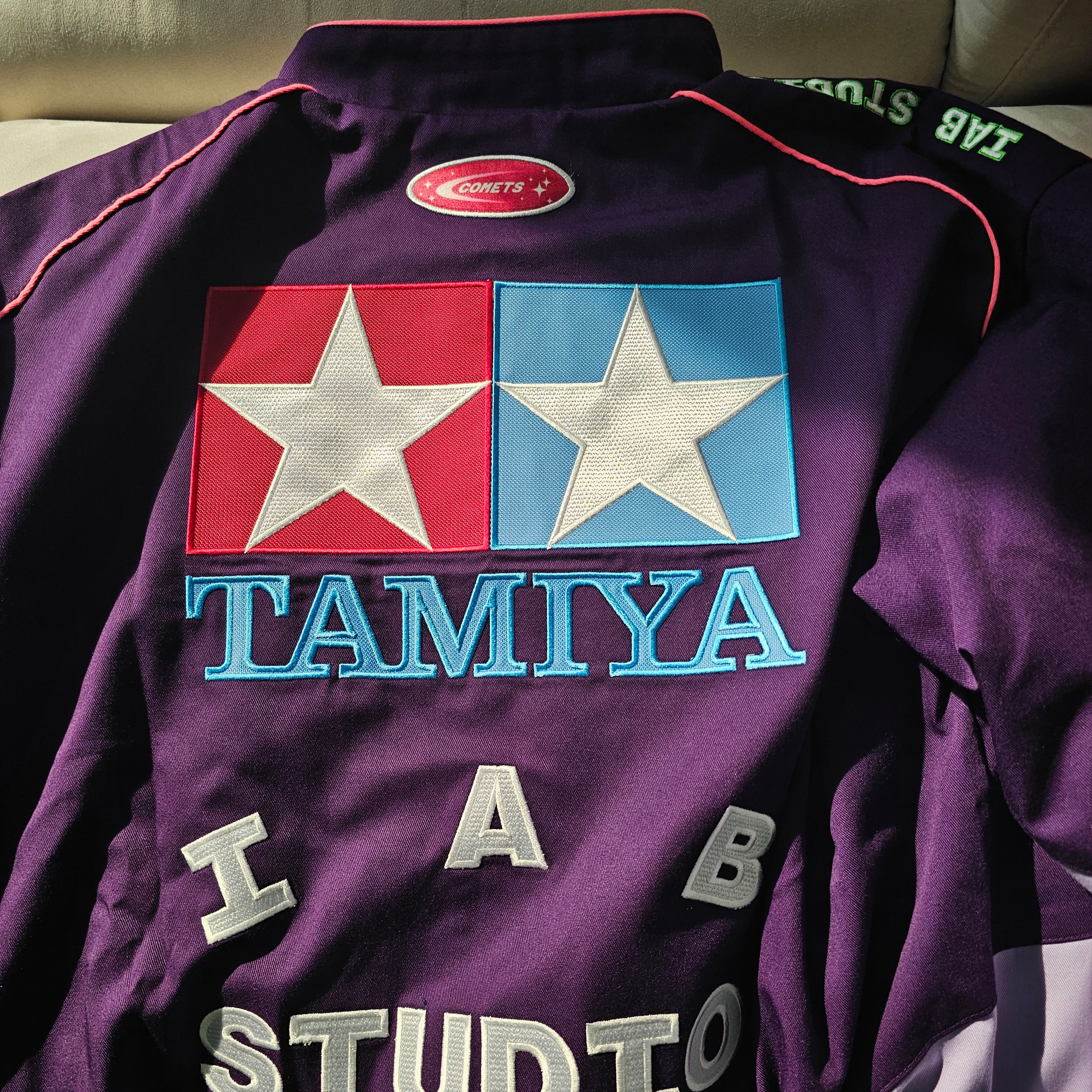 IAB Studio x Tamiya IAB Comets Racing Jacket Purple 착용 스타일 - 2