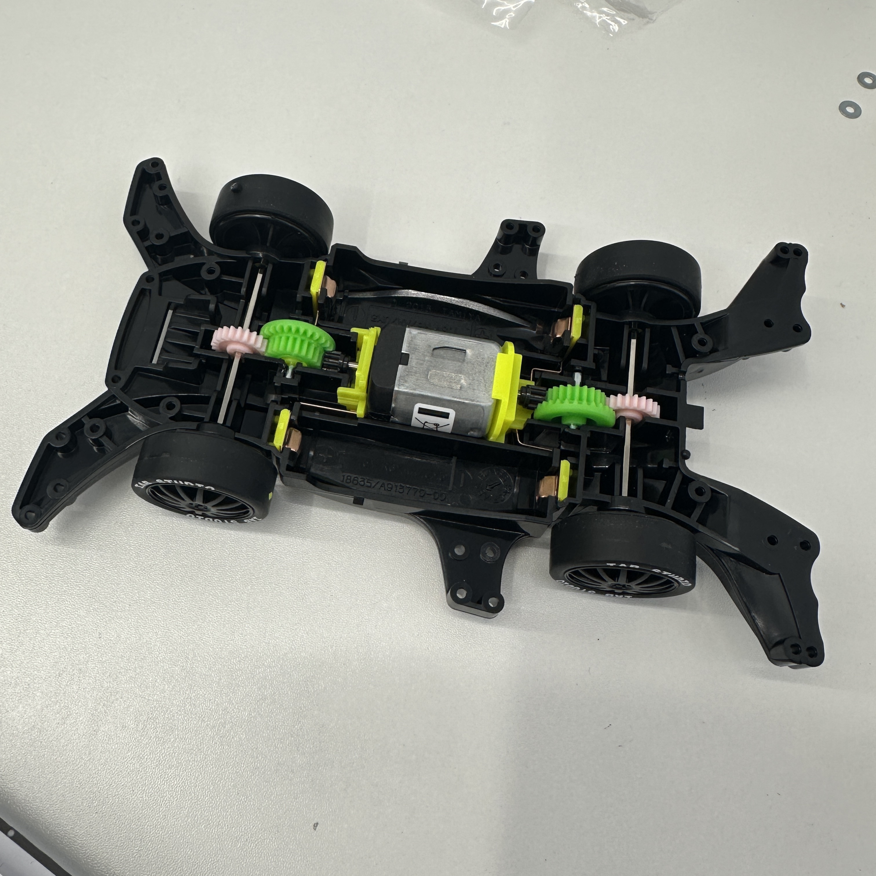 IAB Studio x Tamiya Heat Edge IAB Studio Special Comets Multi (Korean Ver.) 착용 스타일 - 3