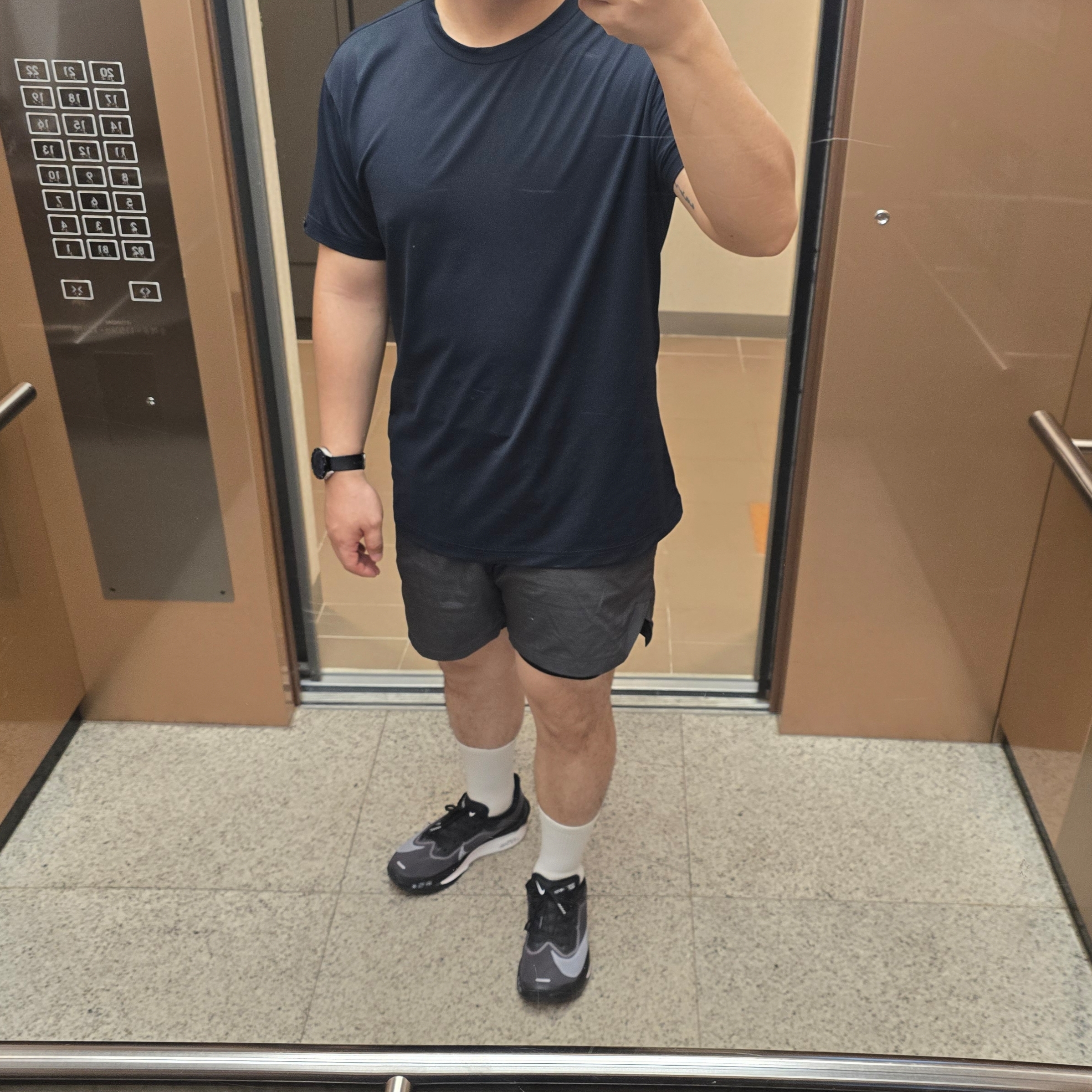 Nike Zoom Fly 6 Black Light Smoke Grey 착용 스타일 - 1