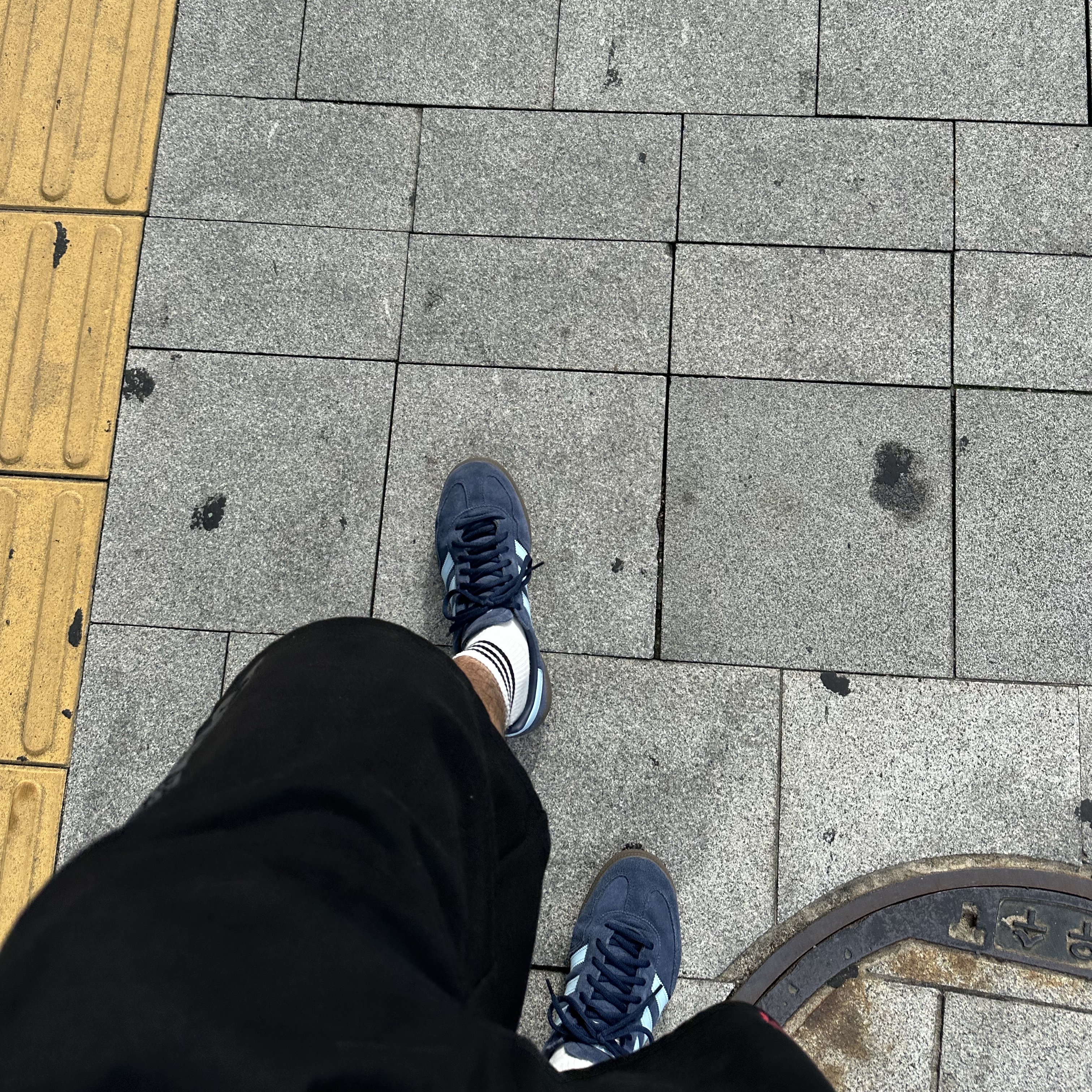 Adidas Spezial Handball Collegiate Navy 착용 스타일