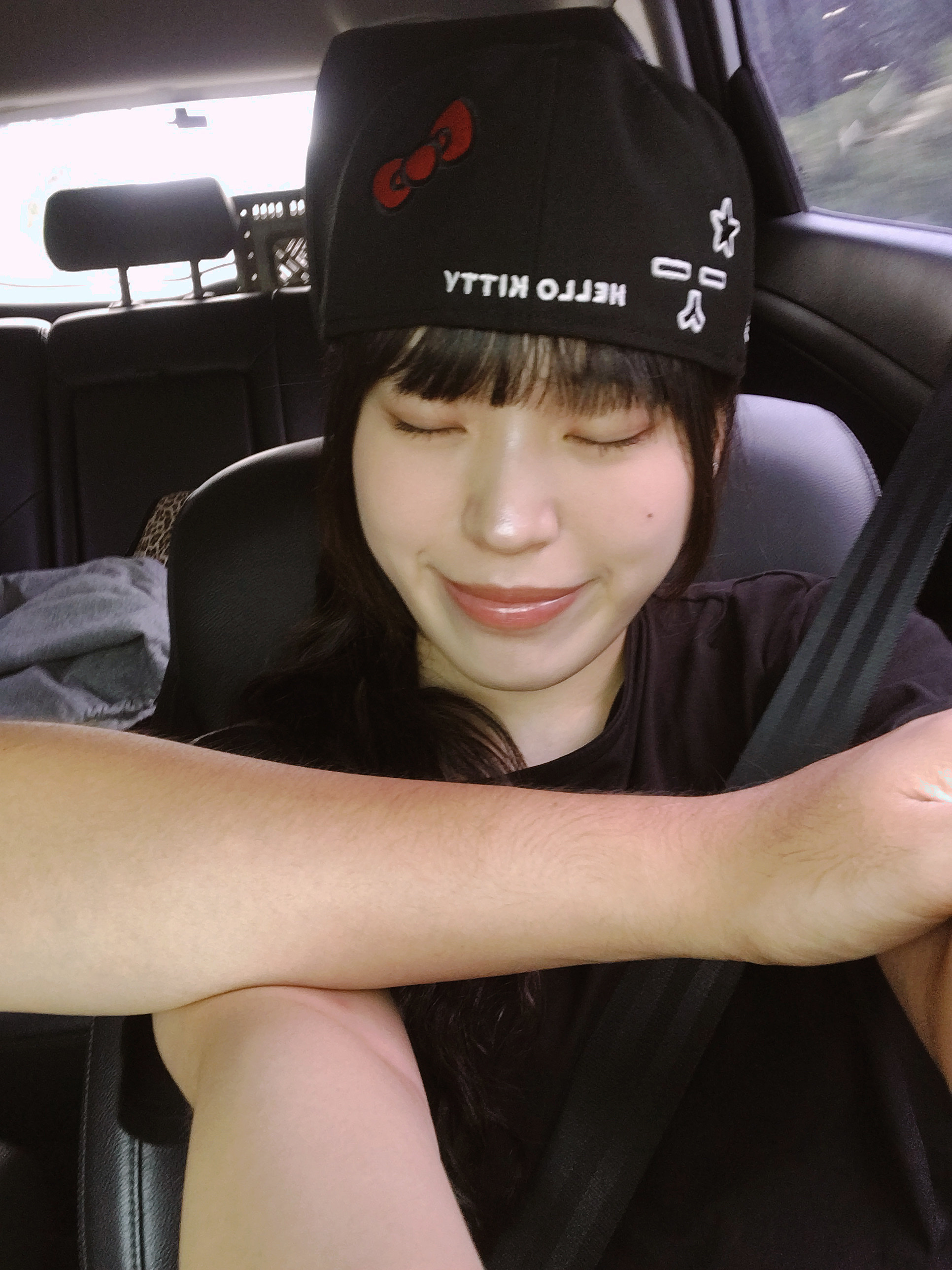 New Era x Hello Kitty Size Cap Black 착용 스타일