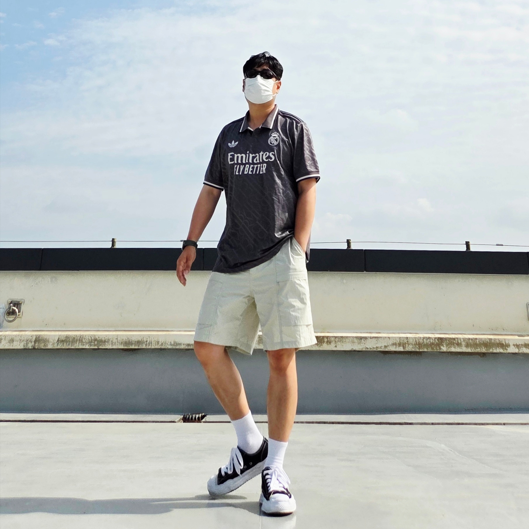 Adidas Real Madrid 2024/25 3rd Jersey Charcoal - KR Sizing (Non Marking Ver.), Oakley Eye Jacket Redux Matte Black Frame Prizm Grey Lenses High Bridge Fit 착용 스타일 - 4