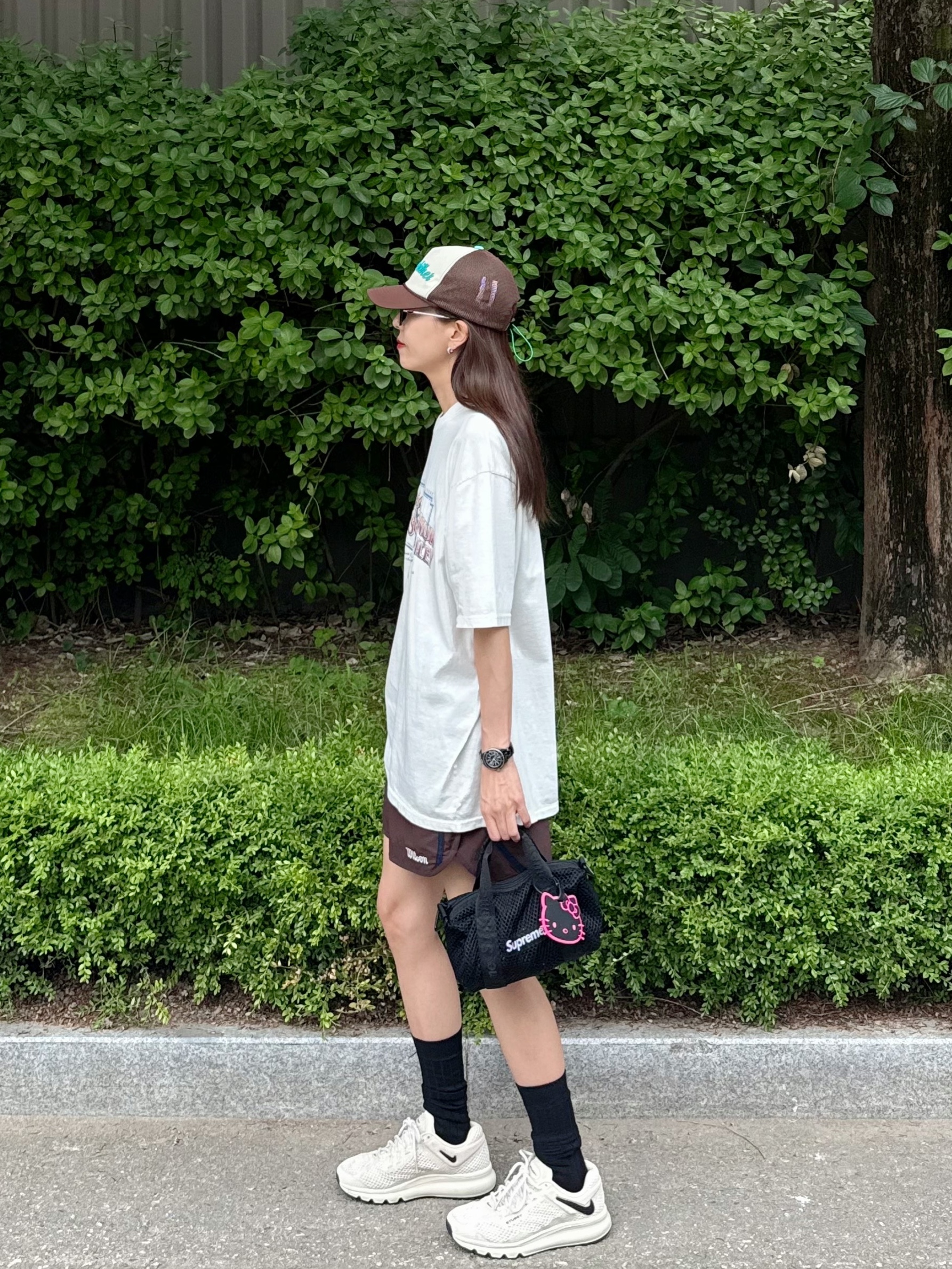 [KREAM 단독] runwhither Trucker Cap Blue Brown, Chanel J12 Watch 33mm Quartz Black 착용 스타일 - 2