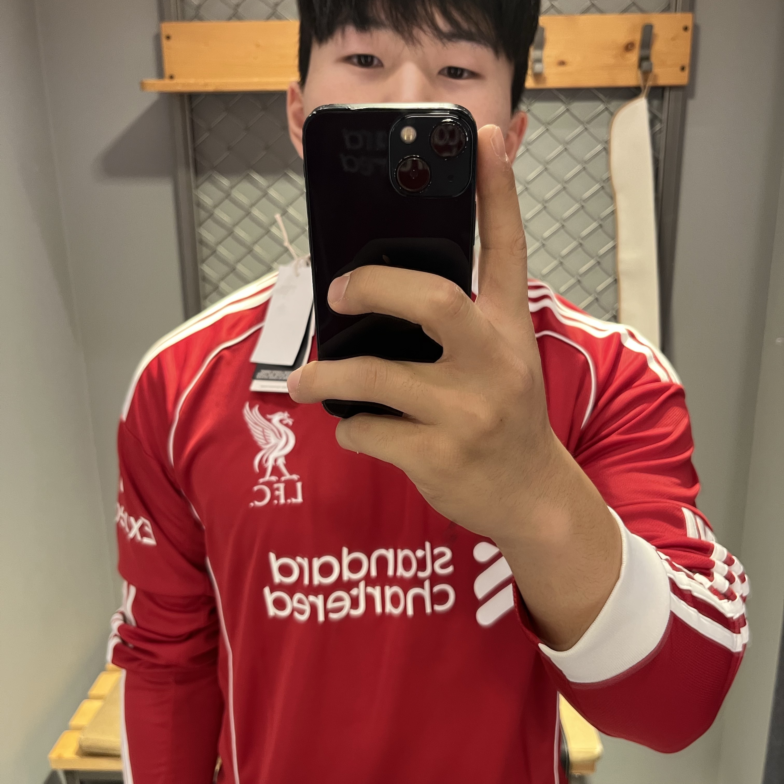 Adidas Liverpool FC 2025/26 Home Long Sleeve Jersey Strawberry Red - KR Sizing (Non Marking Ver.) 착용 스타일