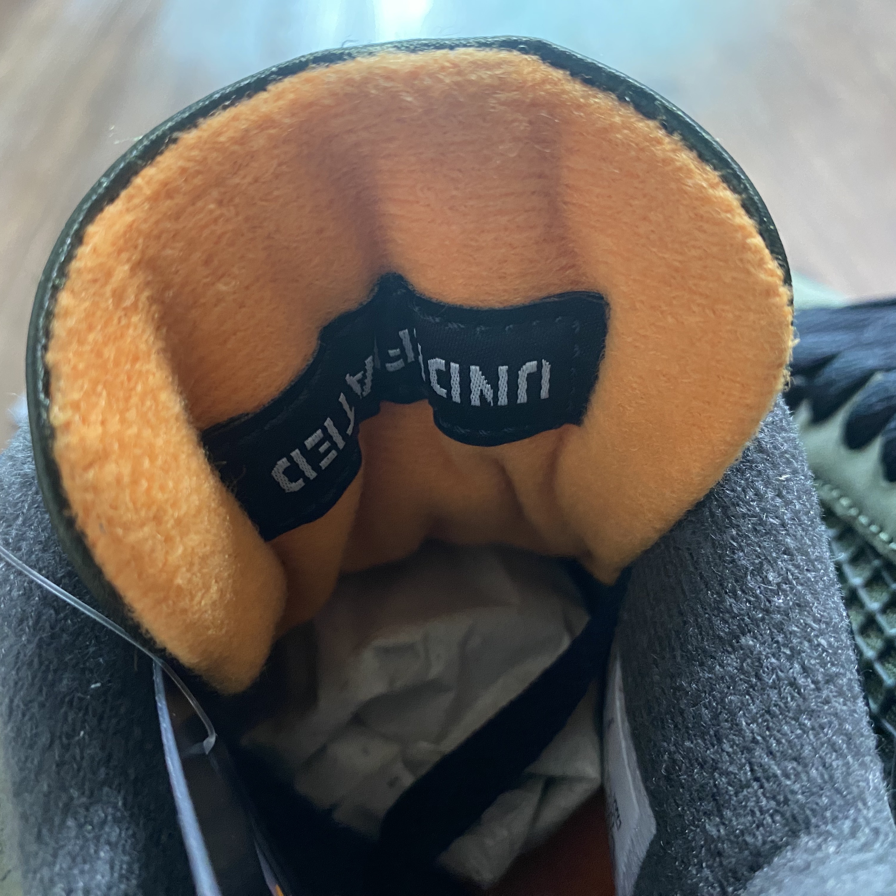 Jordan 4 x Undefeated Retro OG SP Deep Green and Clementine 착용 스타일 - 10