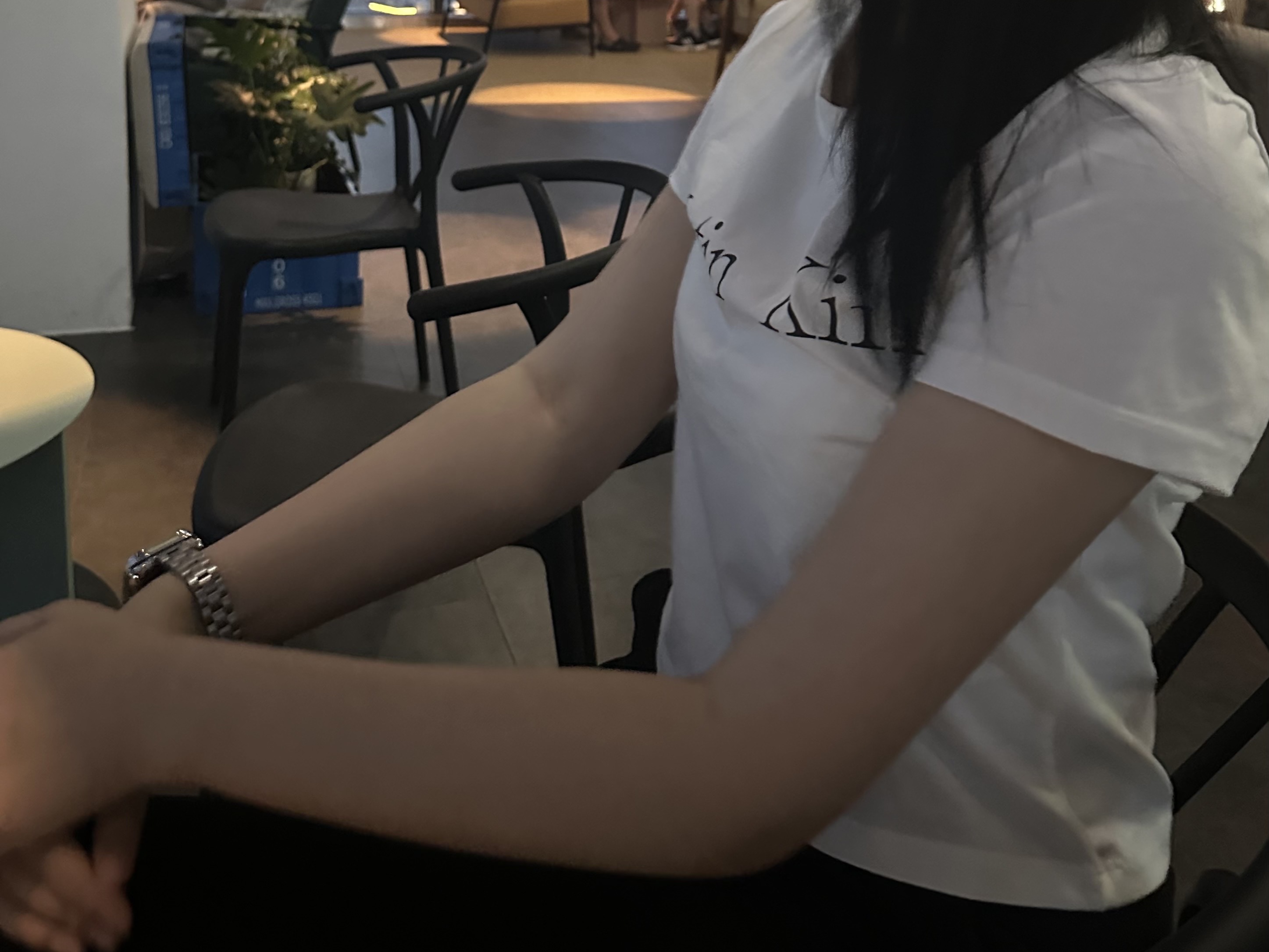 (W) Matin Kim Logo Crop Top White 착용 스타일 - 2