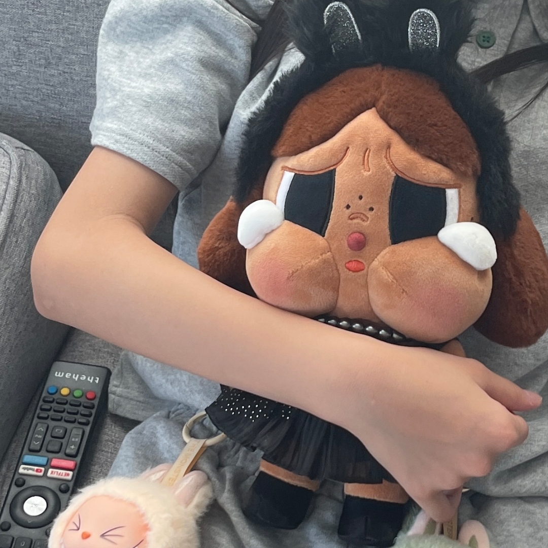 Pop Mart Crybaby Shiny Shiny Series Plush Doll Black 착용 스타일