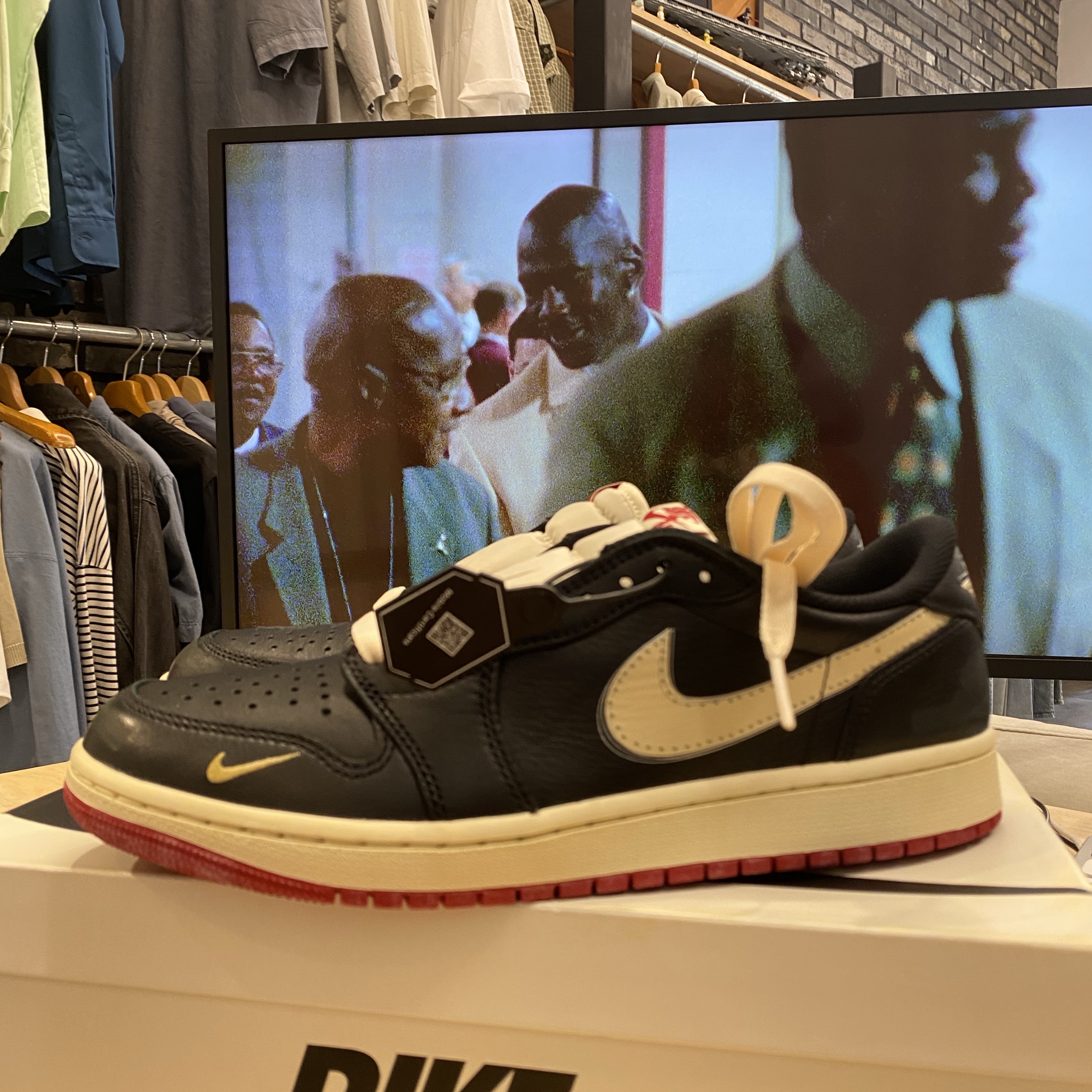 Jordan 1 x Nigel Sylvester Retro Low OG Better With Time 착용 스타일 - 1