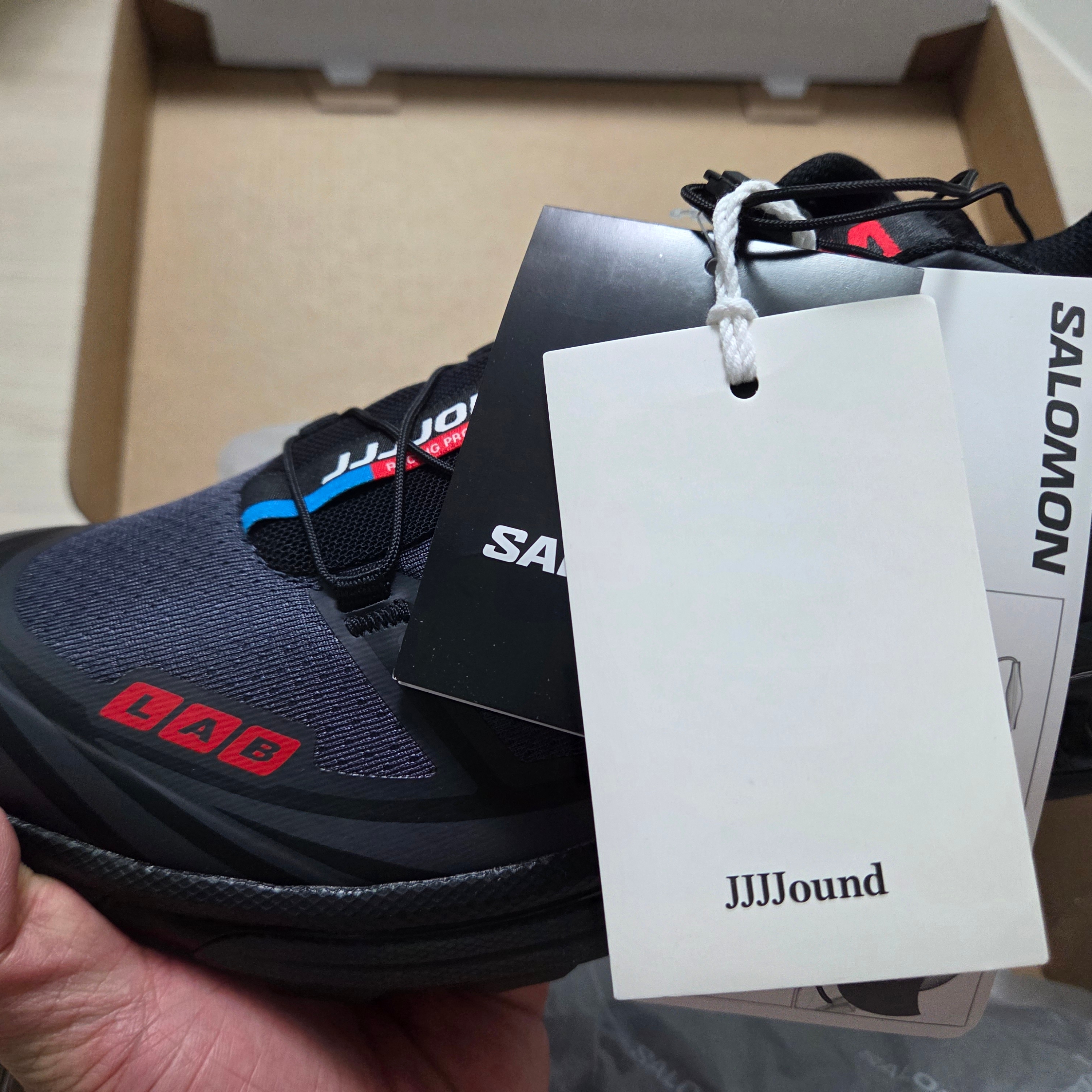 Salomon x JJJJound XT-6 Ebony Black 착용 스타일 - 4