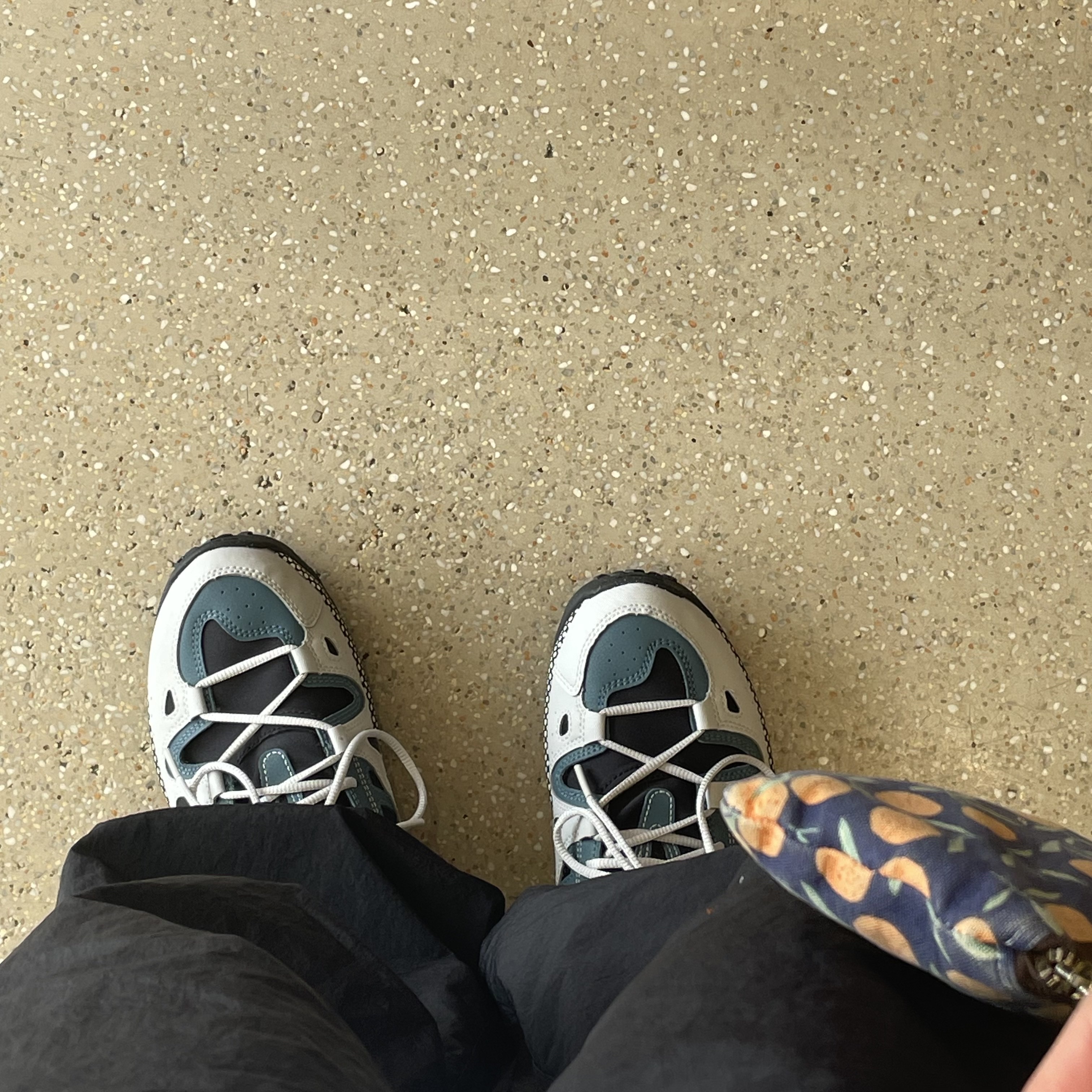 Nike ACG Air Exploraid Neutral Grey and Ash Green 착용 스타일