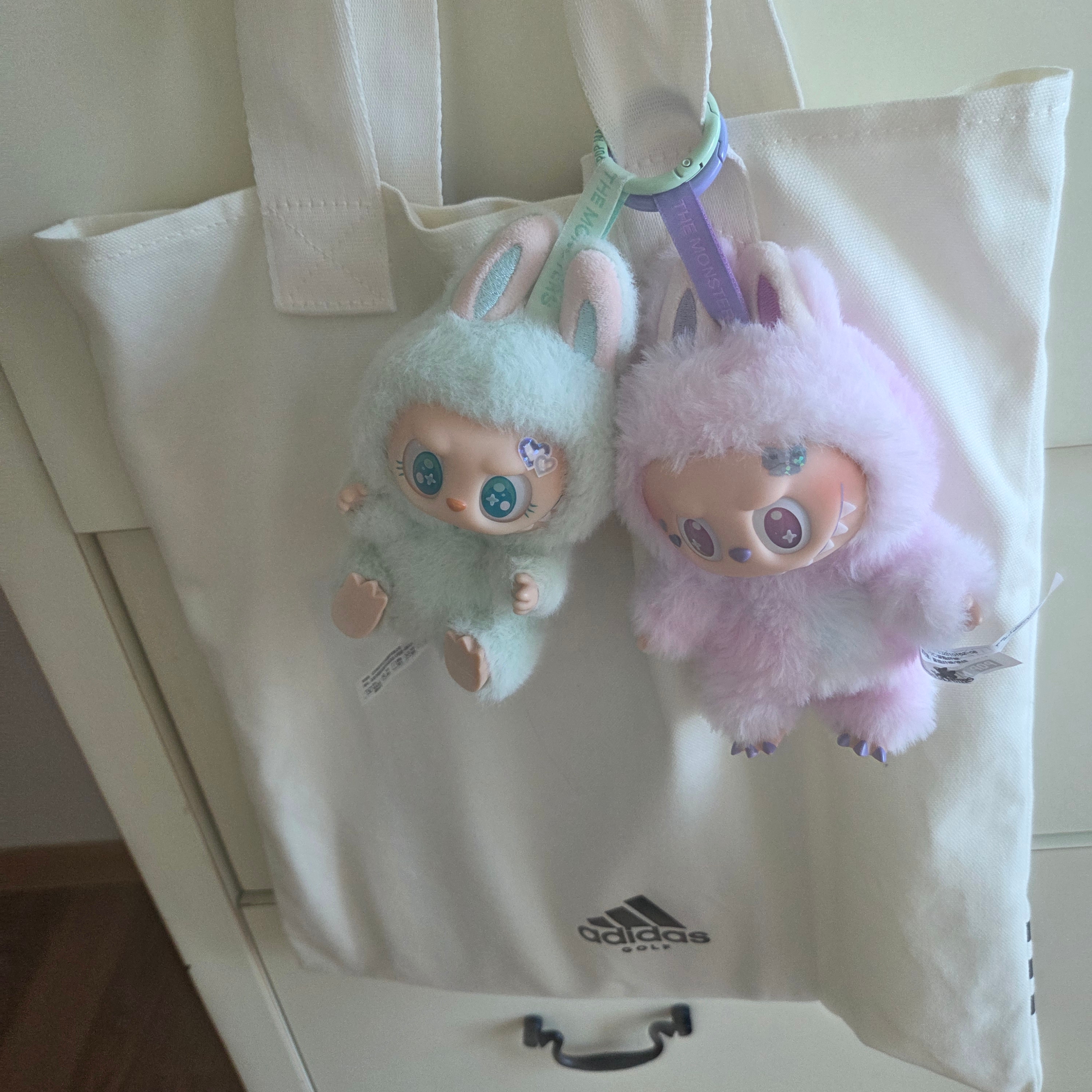 Pop Mart Labubu The Monsters Highlight Series Luck Keyring (Opened Case), Pop Mart Labubu Let's Play Together Doll Series Ququ Keyring (Opened Case) 착용 스타일 - 2