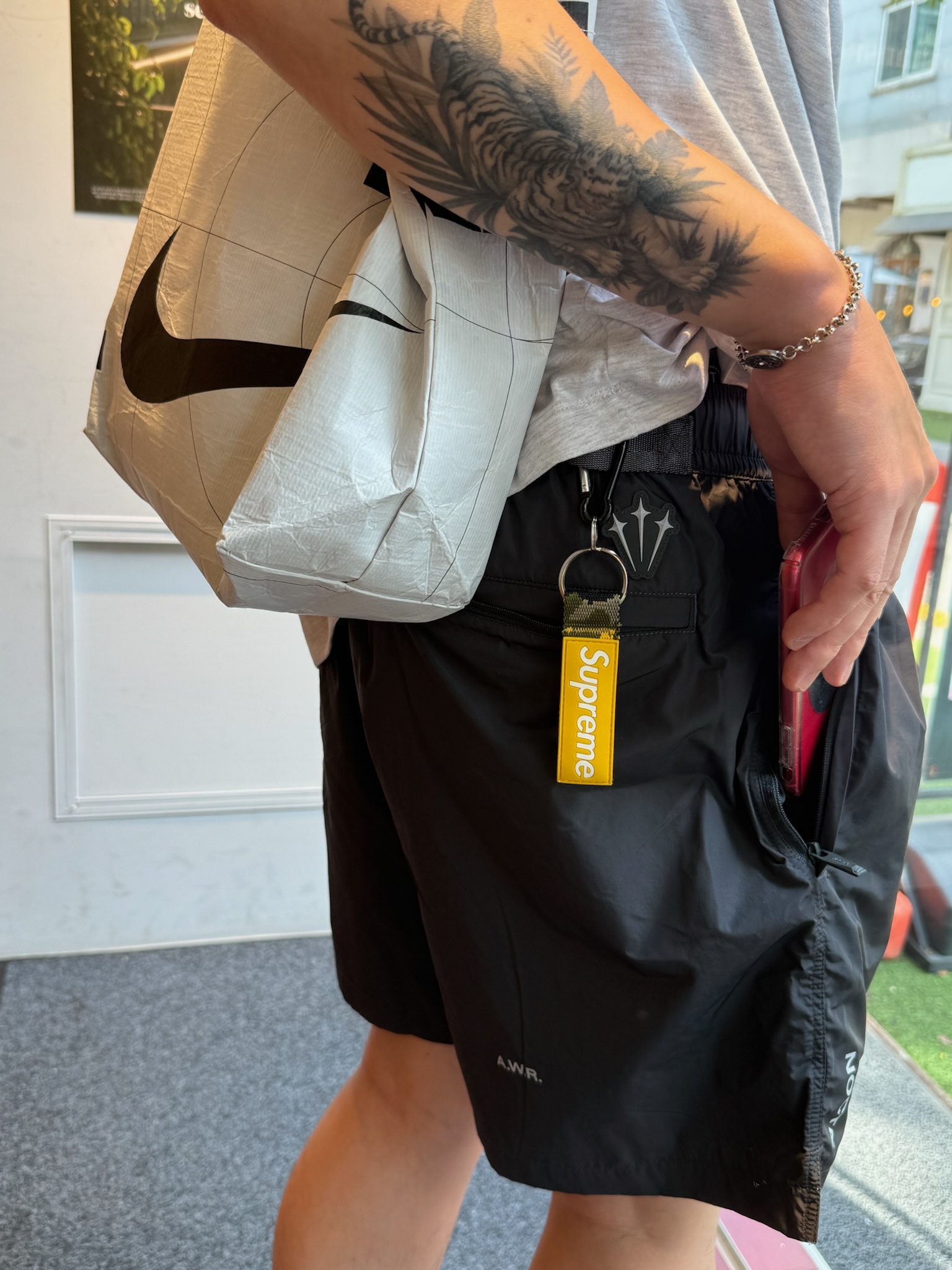 Nike x Drake Nocta Woven Shorts Anthracite (FN8194-060), Supreme Webbing Keychain Yellow Camo - 23SS 착용 스타일 - 1