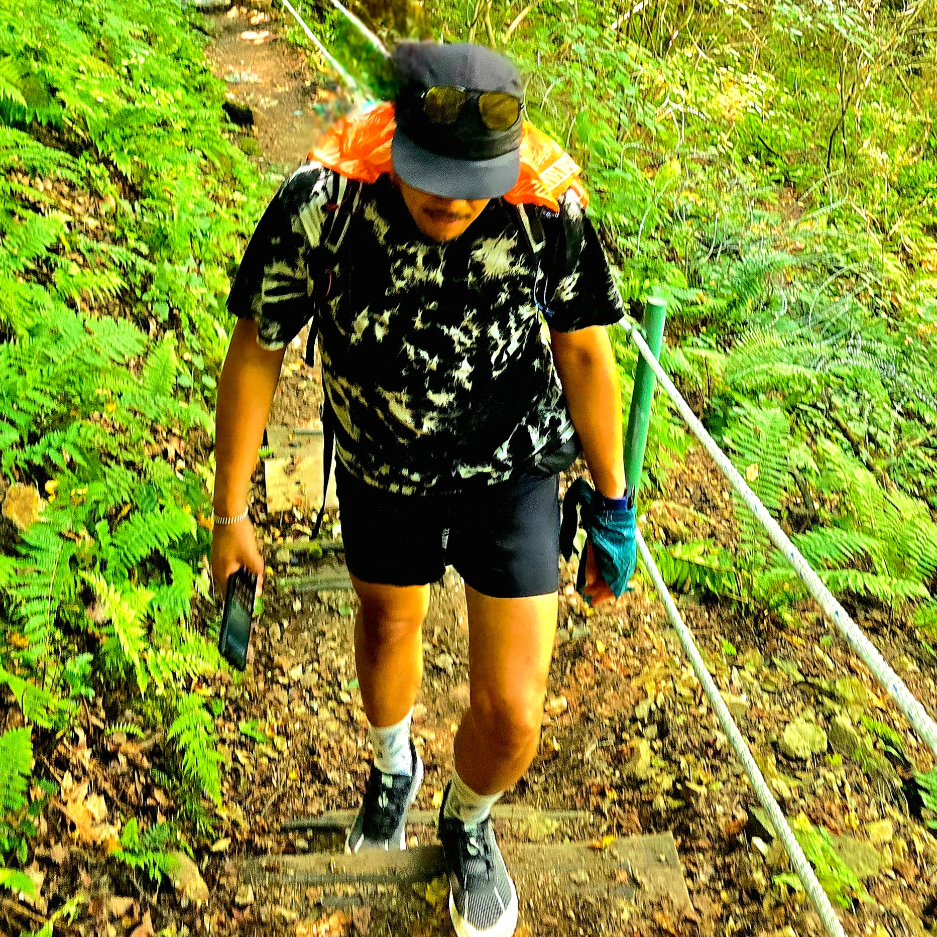 Norda 002 Summit Black, And Wander UL Backpack with Dyneema Charcoal 착용 스타일 - 3