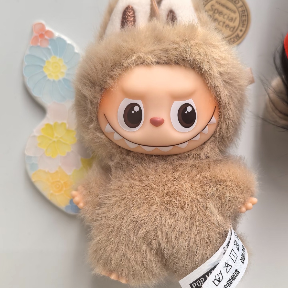 Pop Mart Labubu The Monsters Pin For Love Series Vinyl Plush Pendant (A-M) B (Opened Case) 착용 스타일