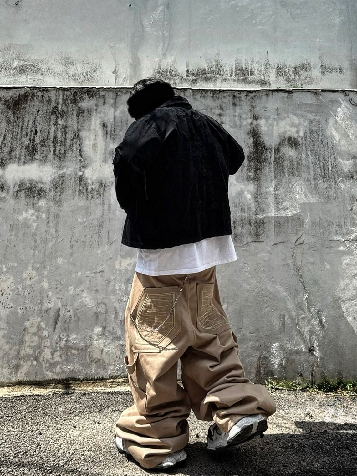Balenciaga Cargo Sneakers White Grey 착용 스타일 - 2