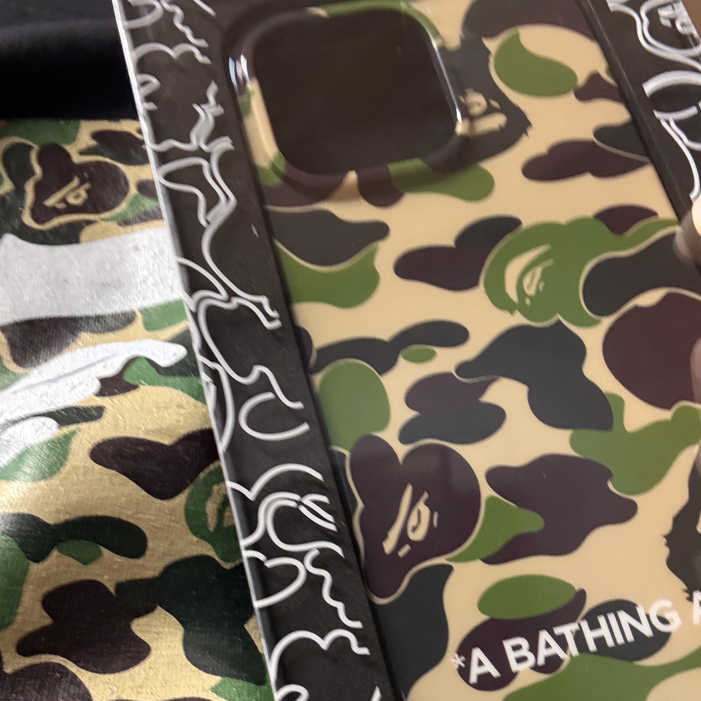BAPE ABC Camo iPhone 16 Pro Max Case Green 착용 스타일