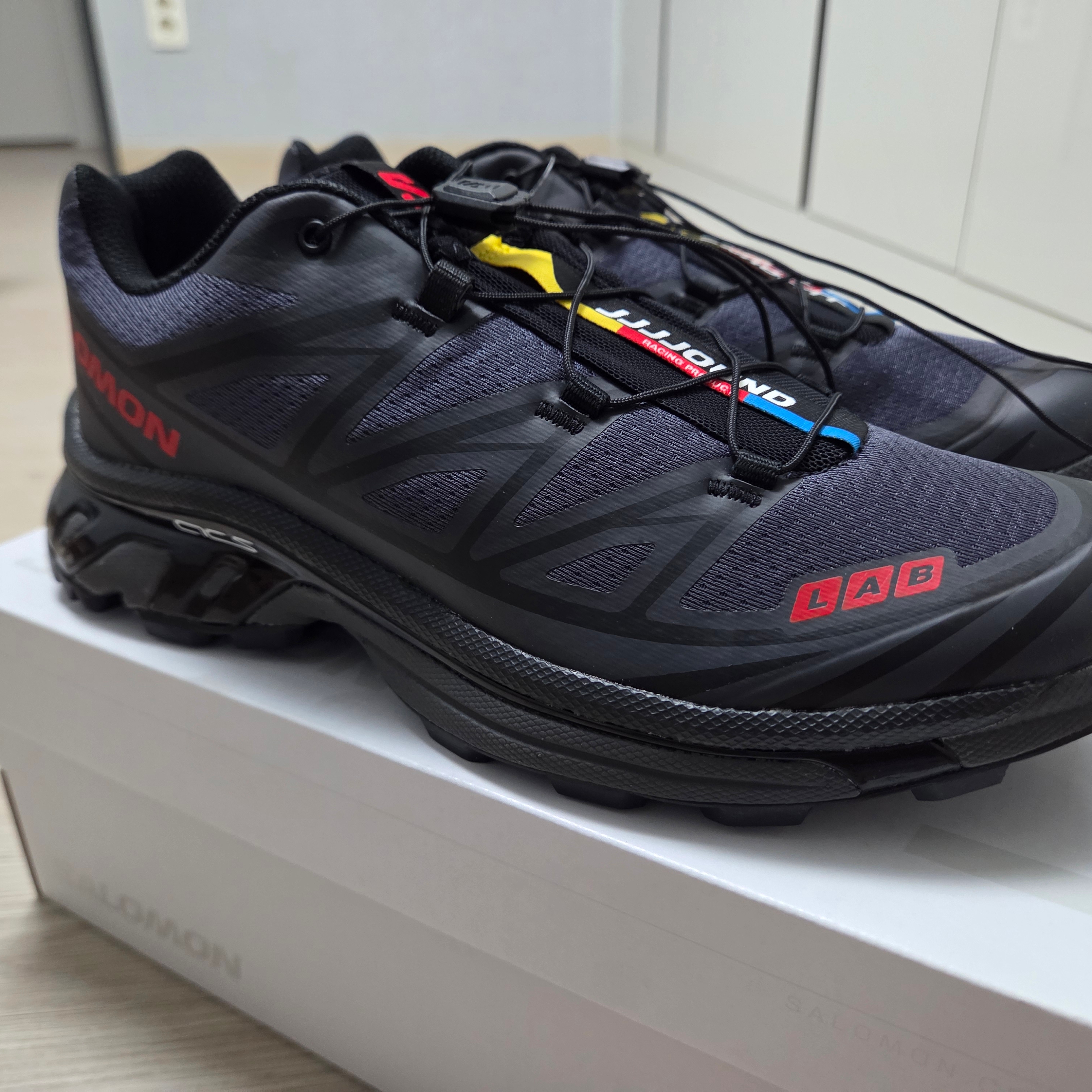 Salomon x JJJJound XT-6 Ebony Black 착용 스타일 - 7