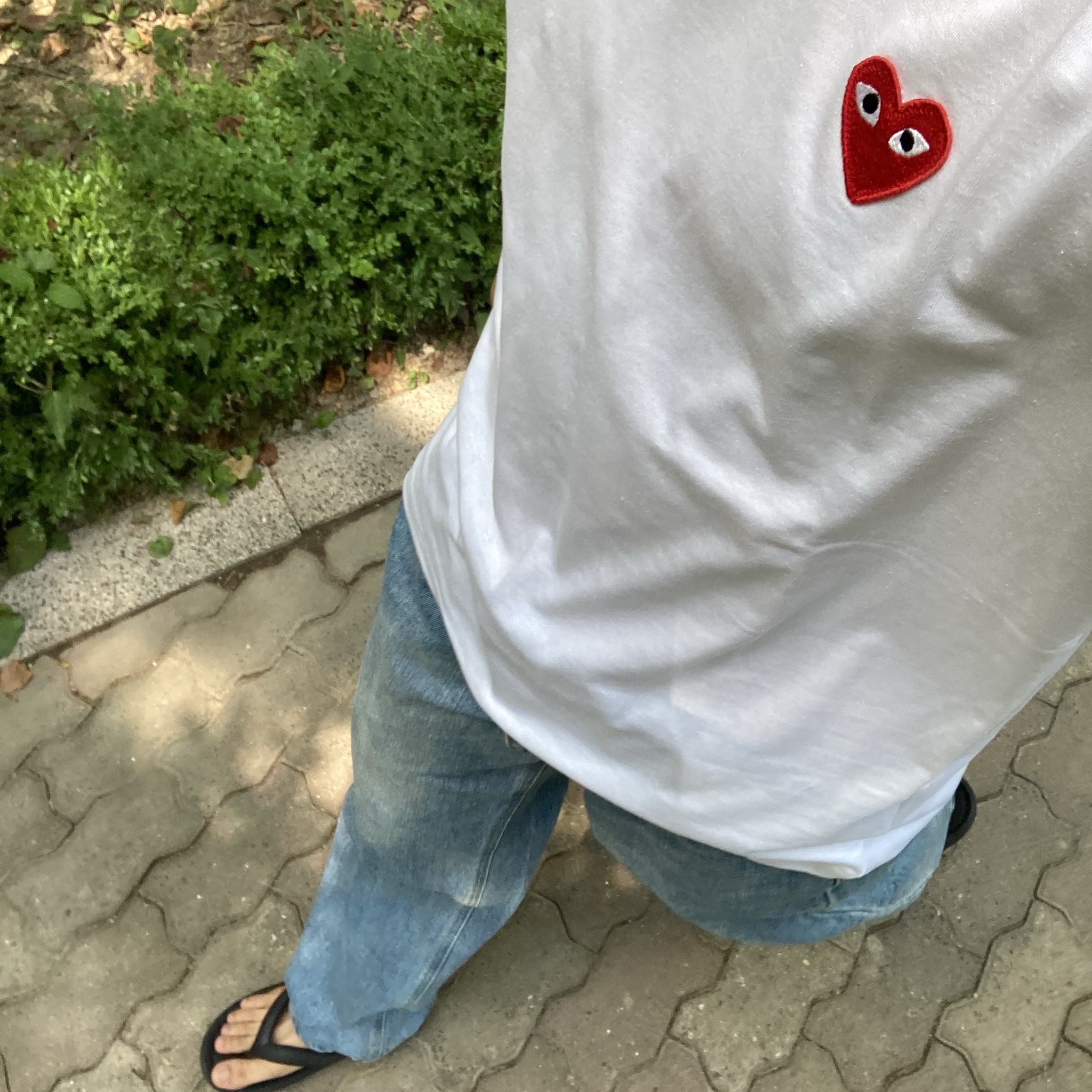Play Comme des Garcons Red Heart T-Shirt White 착용 스타일
