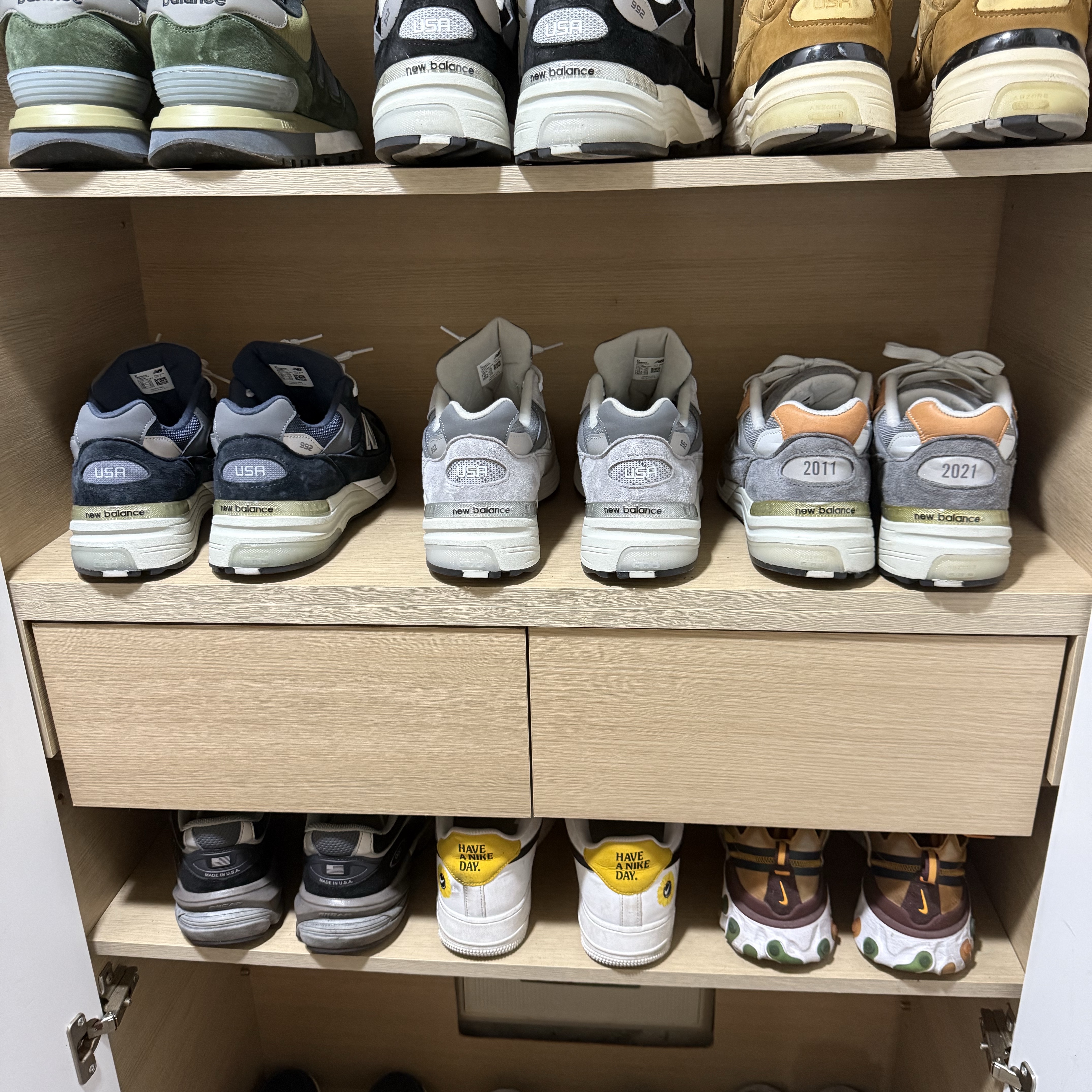 New Balance 992 Made in USA Core Grey Silver Metallic, New Balance 992 Made in USA Navy 착용 스타일 - 2