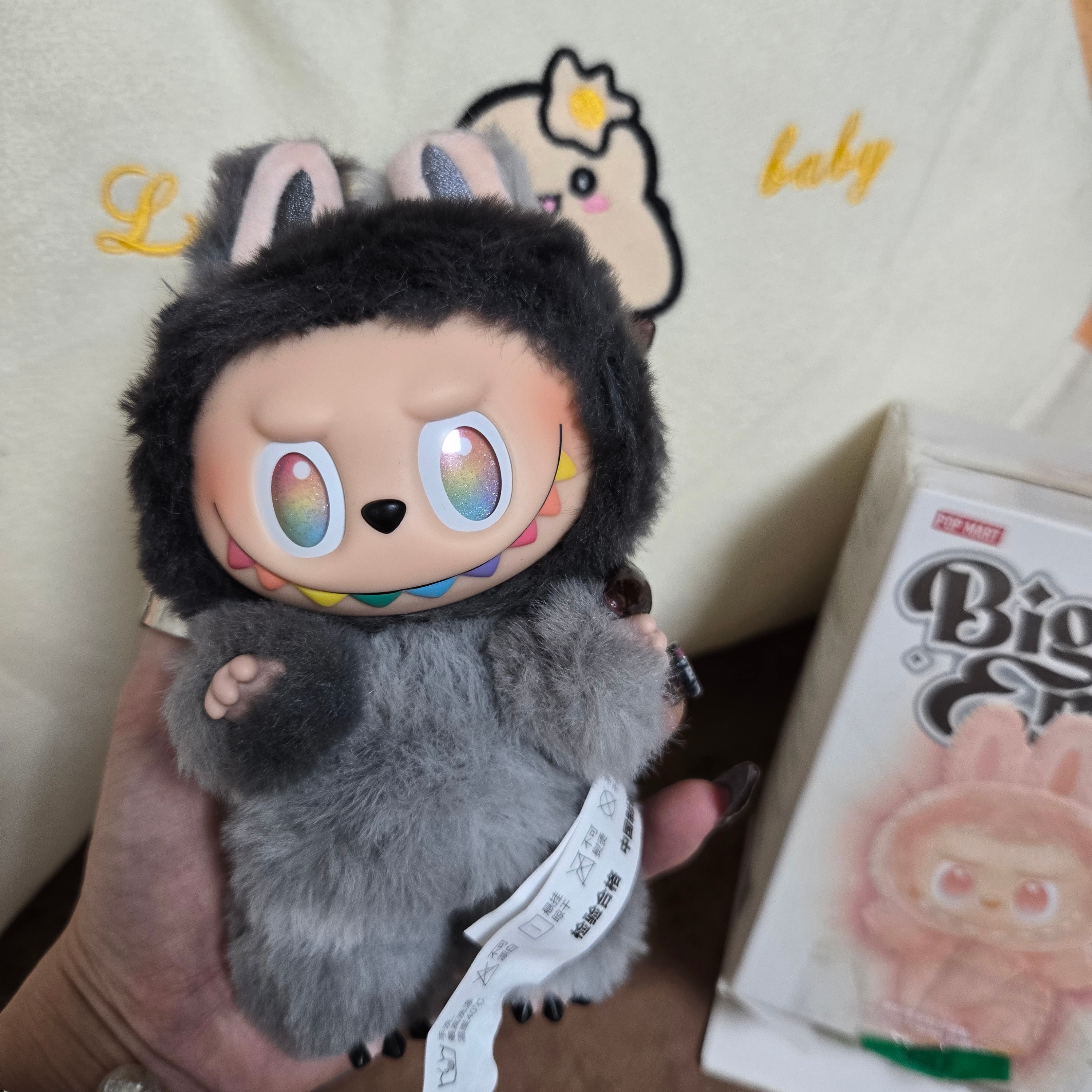 Pop Mart Labubu The Monsters Highlight Series ID Keyring (Opened Case) 착용 스타일 - 3