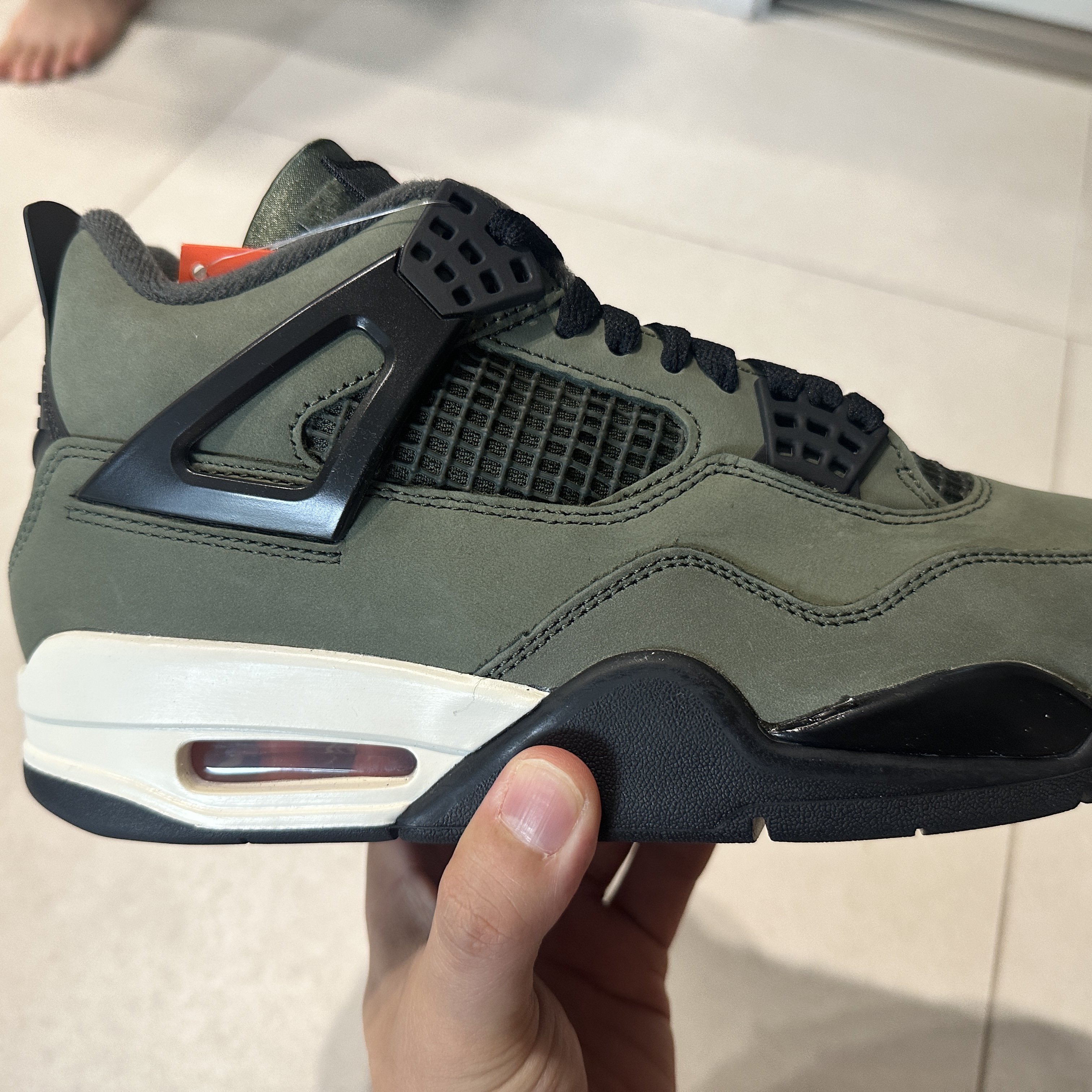 Jordan 4 x Undefeated Retro OG SP Deep Green and Clementine 착용 스타일 - 6