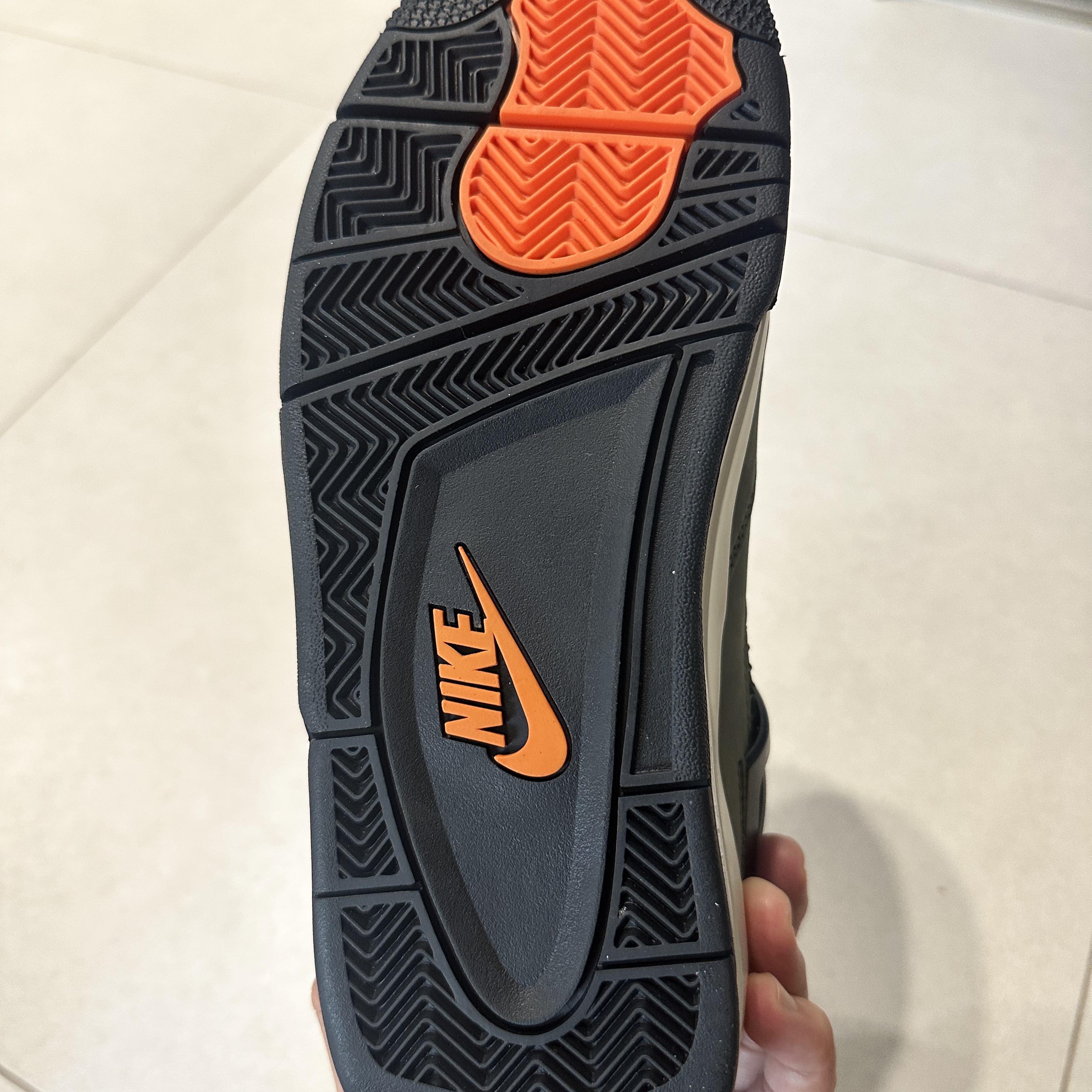 Jordan 4 x Undefeated Retro OG SP Deep Green and Clementine 착용 스타일 - 10