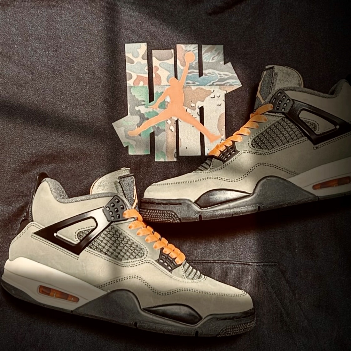 Jordan 4 x Undefeated Retro OG SP Deep Green and Clementine, Jordan x Undefeated Hoodie Black - Asia 착용 스타일