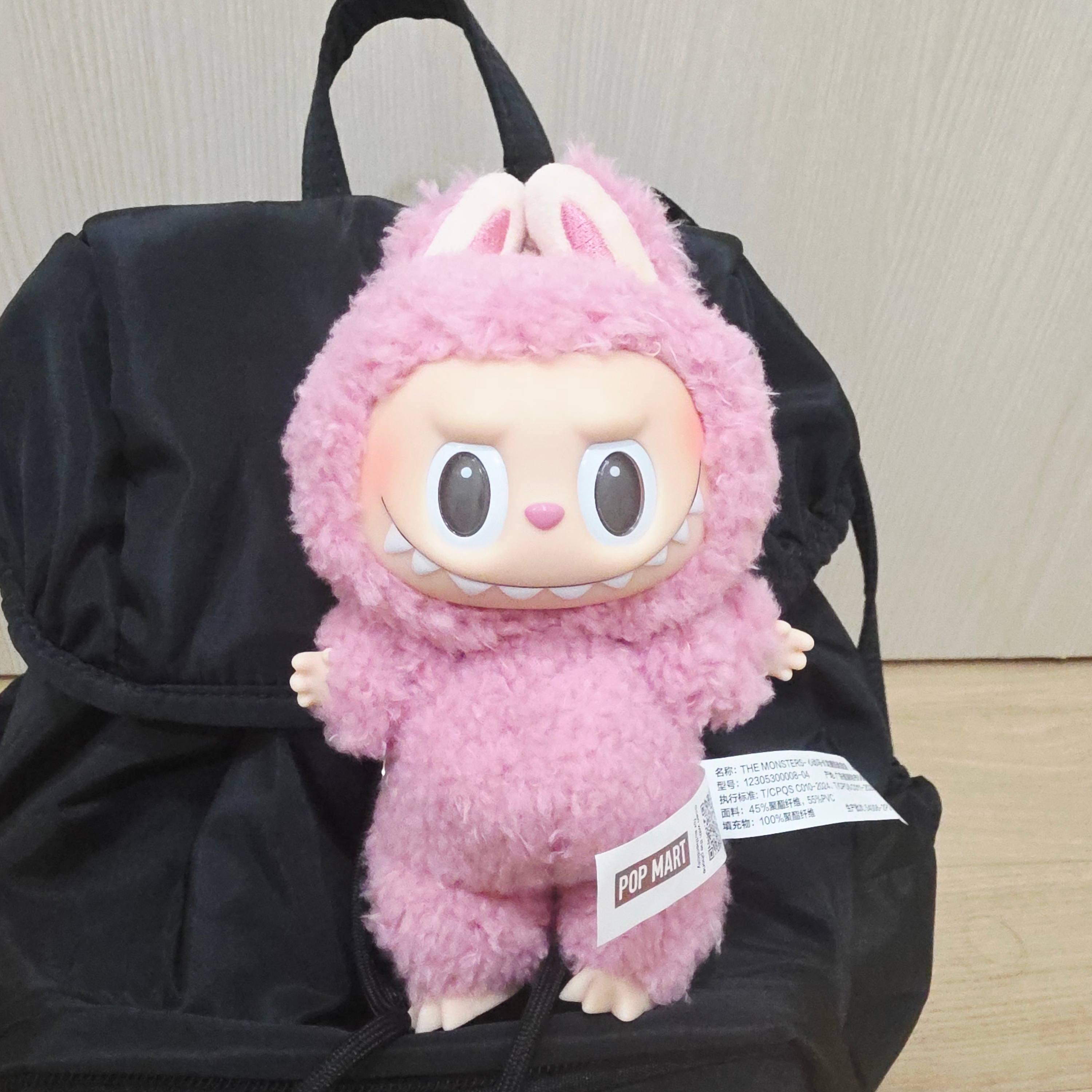 Pop Mart Labubu The Monsters Labubu Tasty Macarons Series Lyche Berry Keyring 착용 스타일 - 2